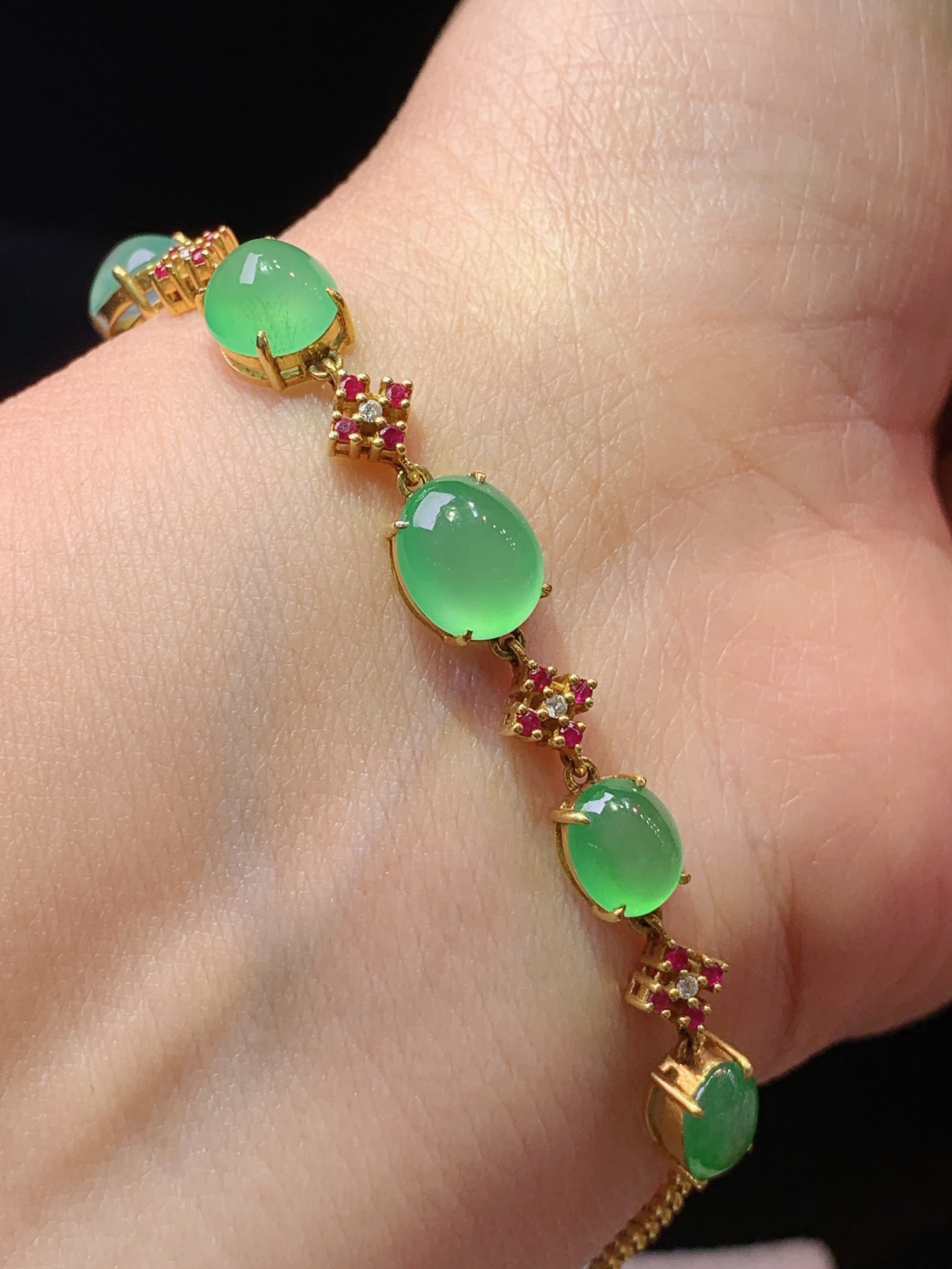 18k金钻镶嵌冰晴绿蛋面手链 玉质细腻 色泽艳丽清新 水润亮眼 整体尺寸170*4*5.6j3