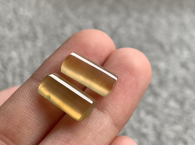 ️ 黄马鞍一对，尺寸13.1×6.2×3.4/13×6.1×3.5