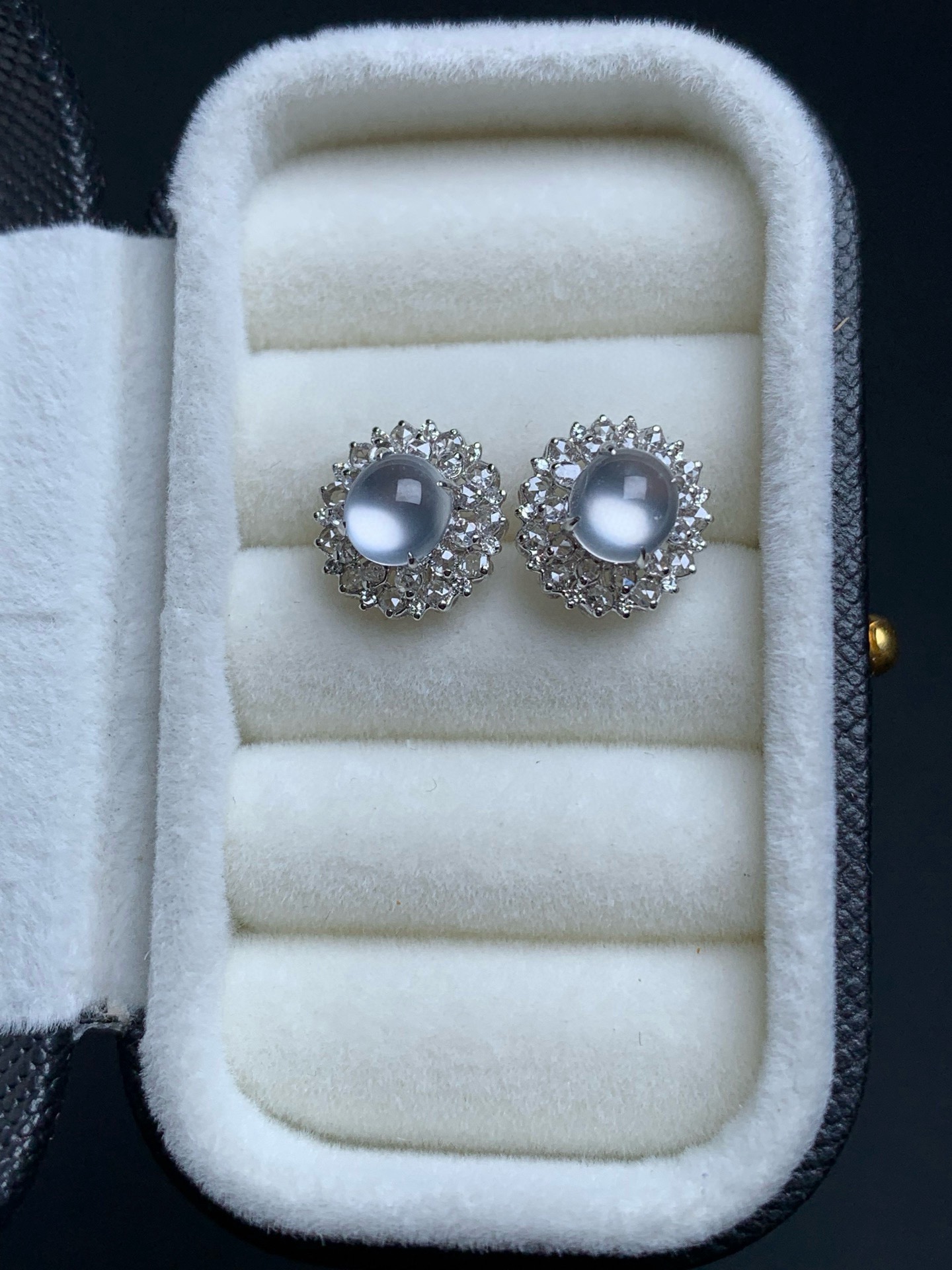 18k金钻镶嵌黑钢玻璃起双眼皮蛋面耳钉 10/9.7/7.8，裸石5.5/5.2/3.5