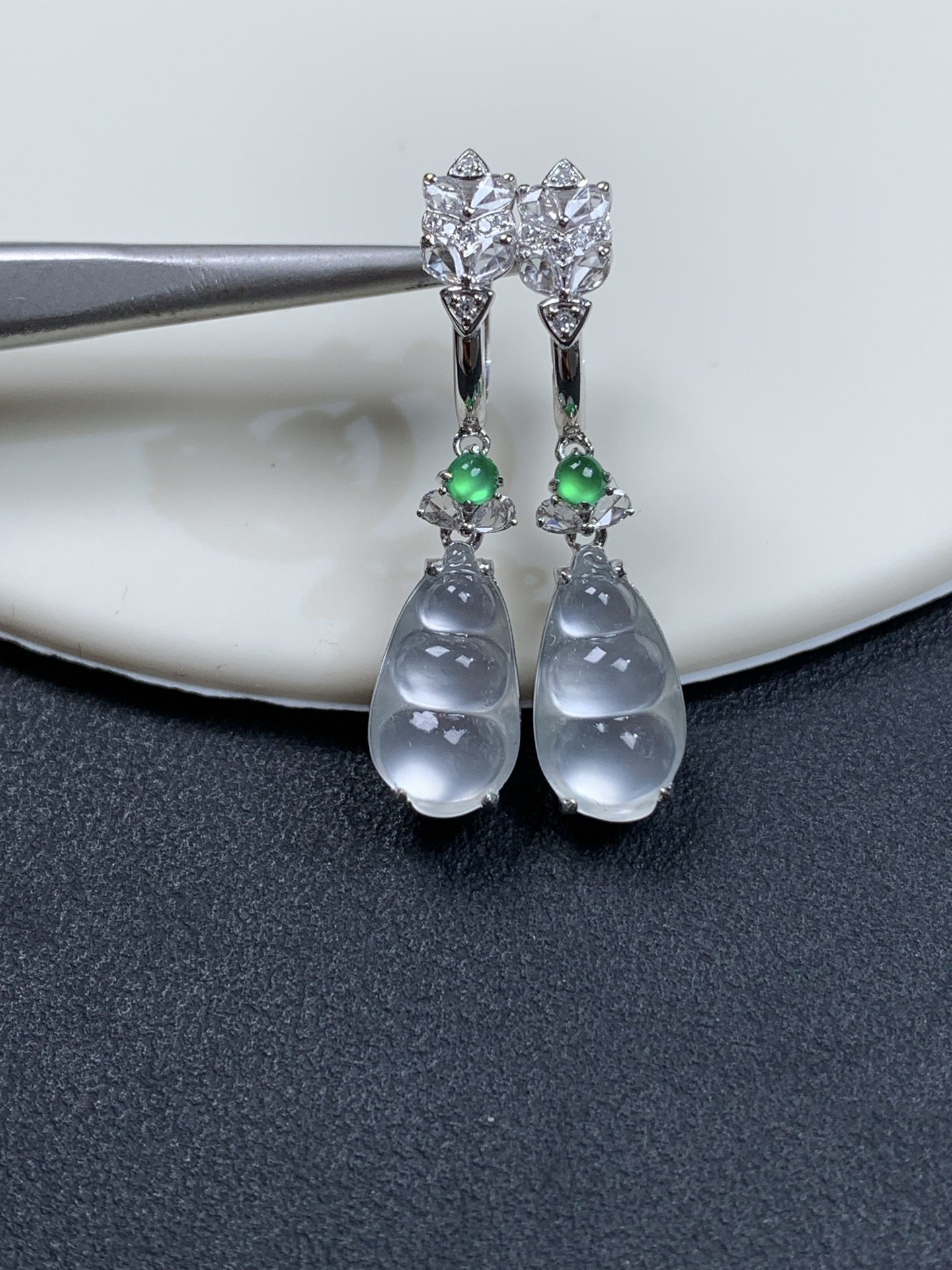 18k金镶嵌冰种炸光福豆耳坠28.8/7.3/5.5，裸石13/7.3/3.8