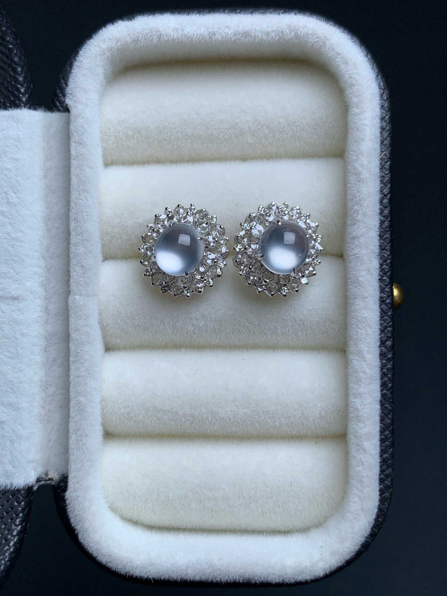 18k金钻镶嵌黑钢玻璃起双眼皮蛋面耳钉 10/9.7/7.8，裸石5.5/5.2/3.5