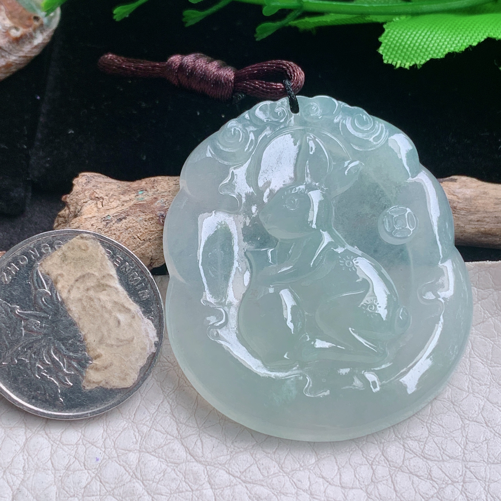 bg实拍62.3*543.5*6缅甸翡翠精雕冰晴兔子 生肖兔玉吊坠 玉挂件