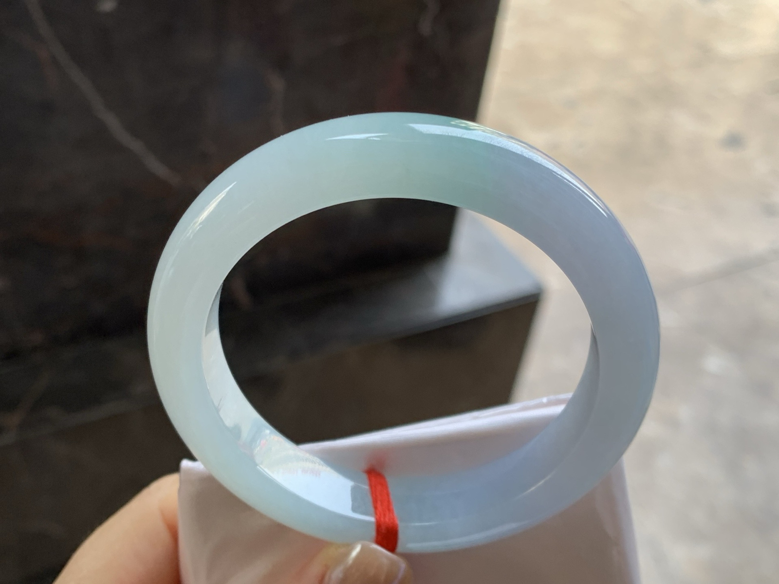 57-12.4-9.4

春带彩手镯^_^底子细腻有种水