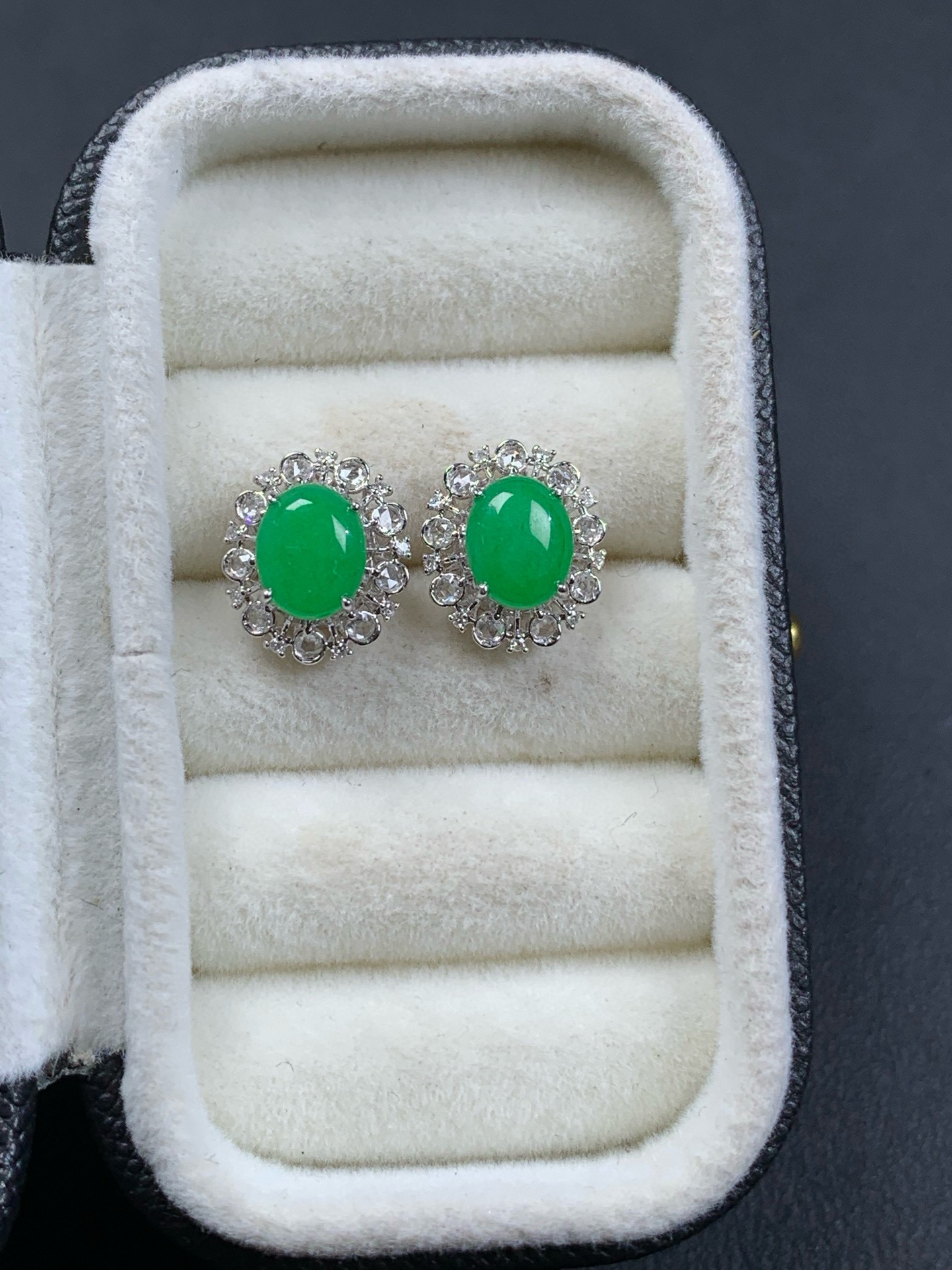 18k金镶嵌冰绿蛋面耳钉10.9/9.7/6.8，裸石6.8/5.5/3.5