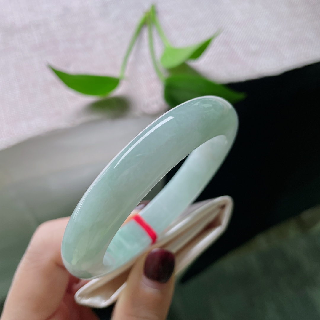 56.4/12.2/8.5，晴绿底正圈，水润，质地温润细腻，儒雅随和，无裂，ss50899a