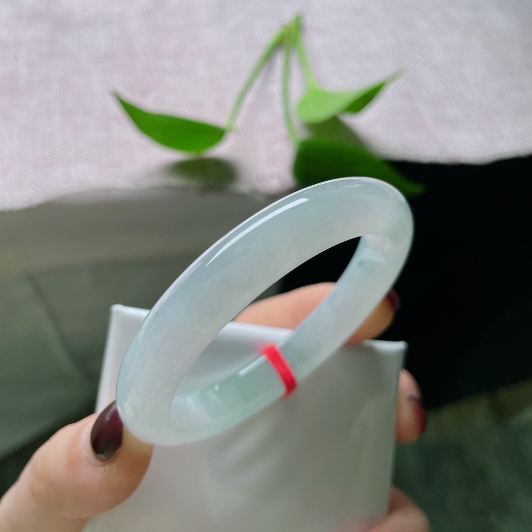 52.4/10/7.2，冰种晴底正圈，窄条，佩戴轻盈又优雅，种老，清透泛光，一点皮纹不显，ss50501a