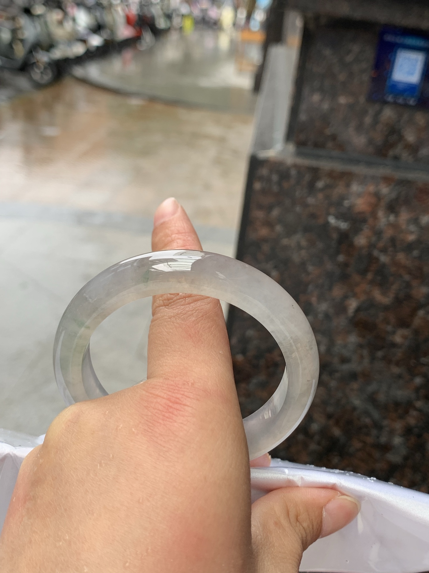 冰茶色正圈，53.1-12-8.5，0424-N530，底妆冰润，珠光宝气的冰咖啡，有种复古难得一见的清冷感，无裂