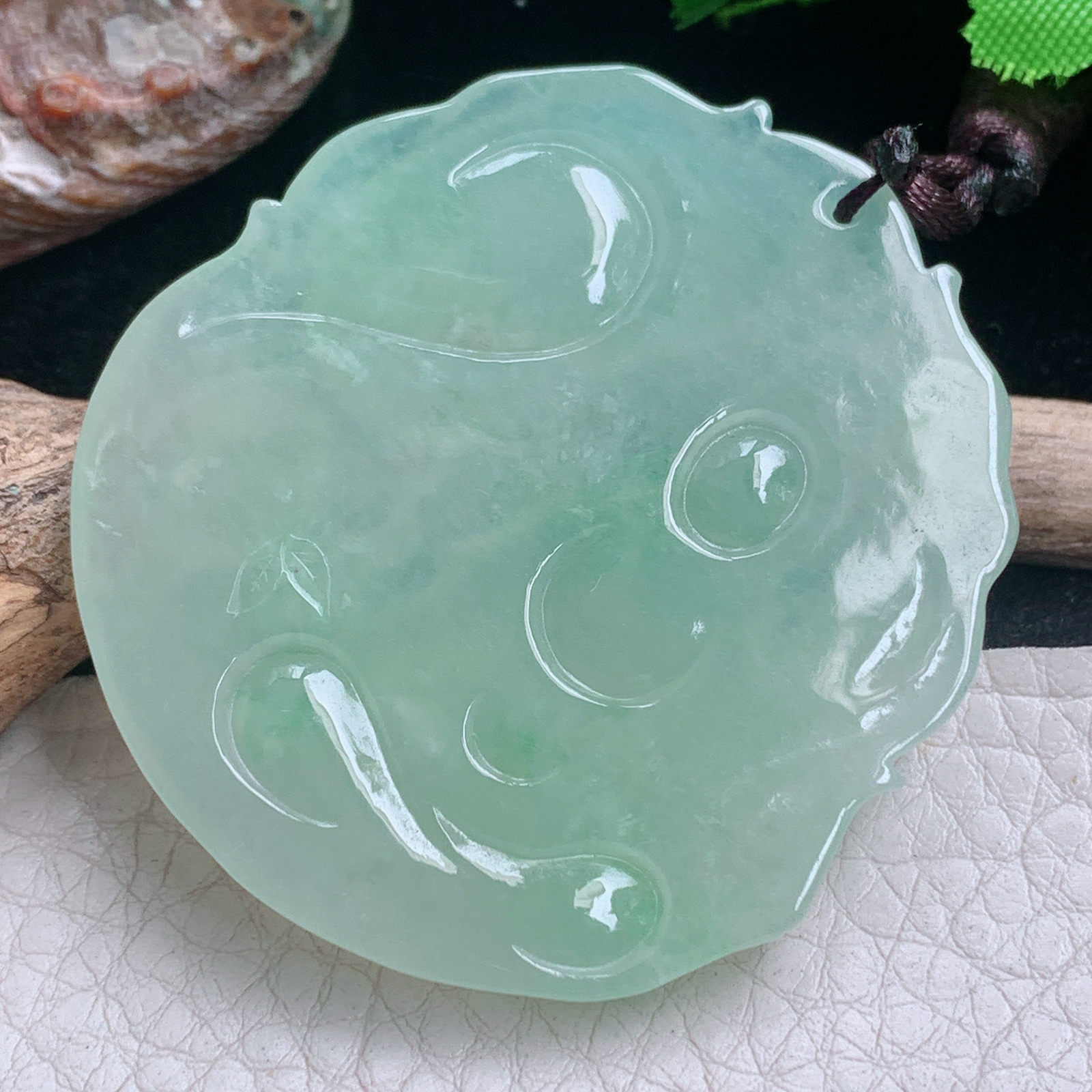 bg实拍50*46.5*6缅甸翡翠精雕甜绿普贤菩萨 生肖守护神玉吊坠 玉挂件