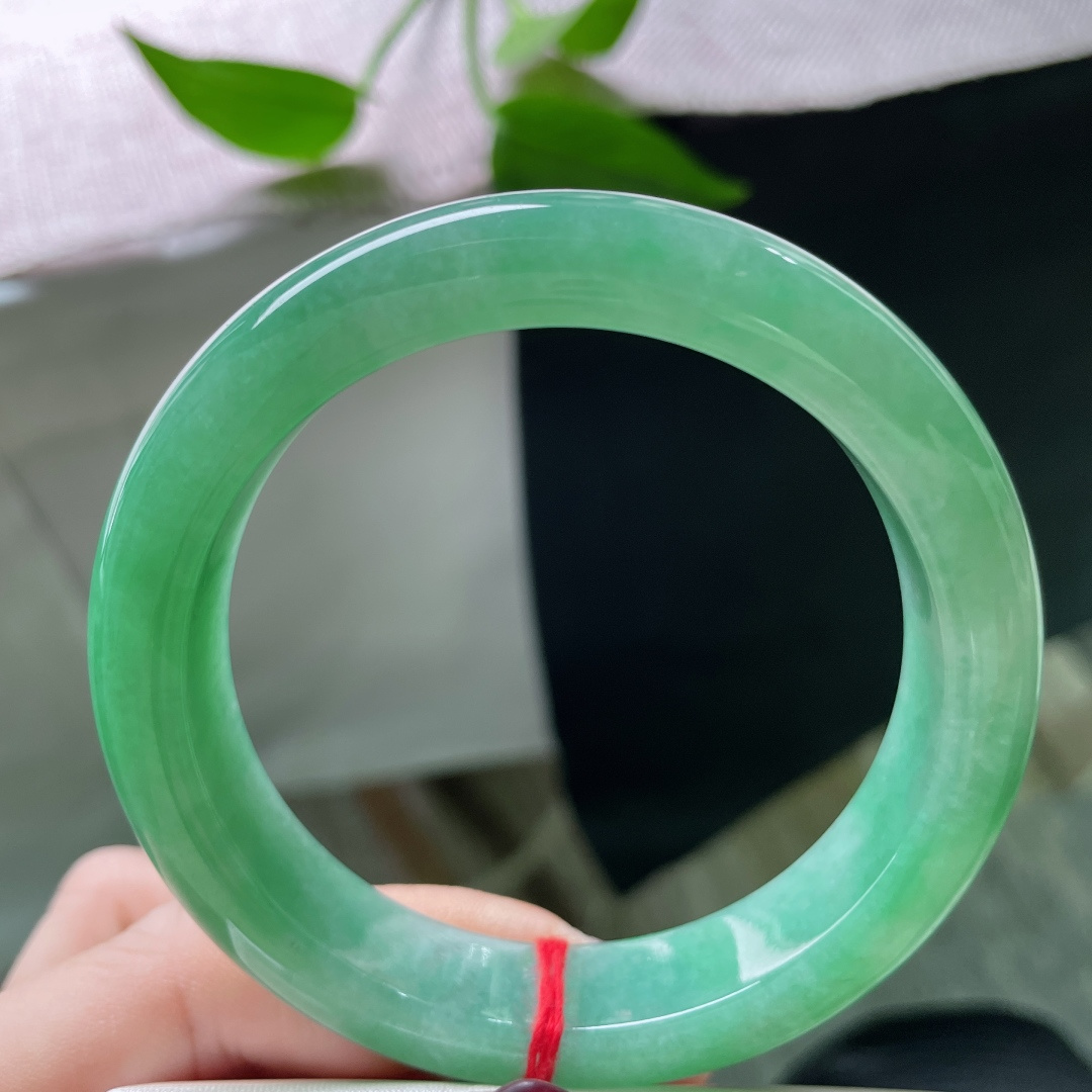 58.3/13/9.1，绿底正圈，满目苍穹，如一汪凝固的春水，深邃且耐看。无裂，ss51683a