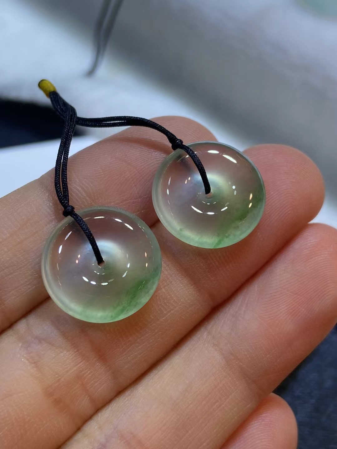 ️ 老坑飘绿平安扣一对，完整冰透，起光，尺寸14.9×4.1