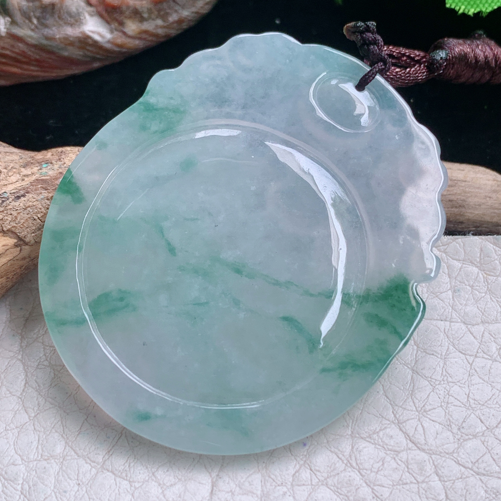 bg实拍51*43.5*5.5缅甸翡翠精雕冰飘花灵猴抱寿桃 生肖猴玉吊坠 玉挂件