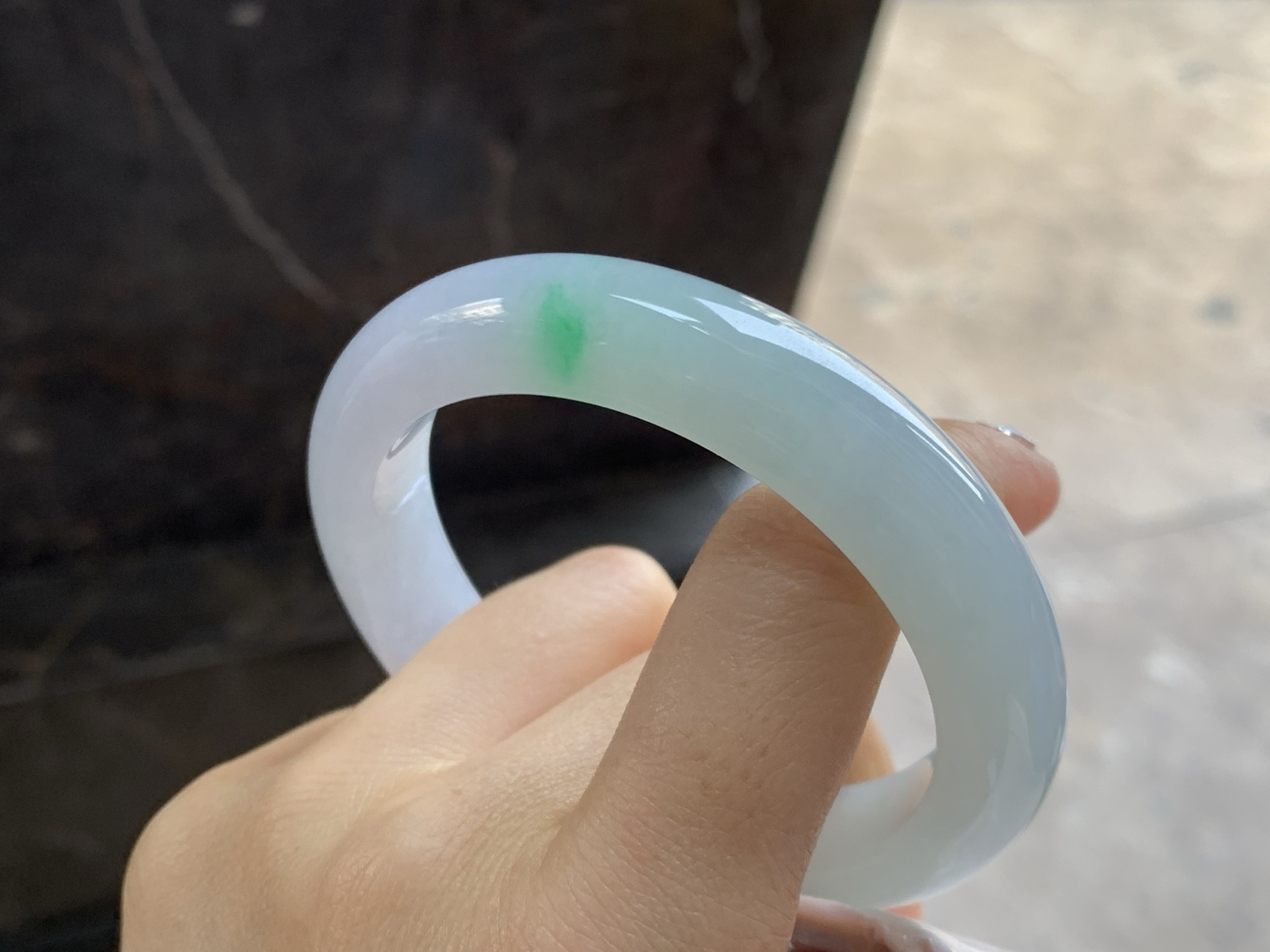 57-12.4-9.4

春带彩手镯^_^底子细腻有种水