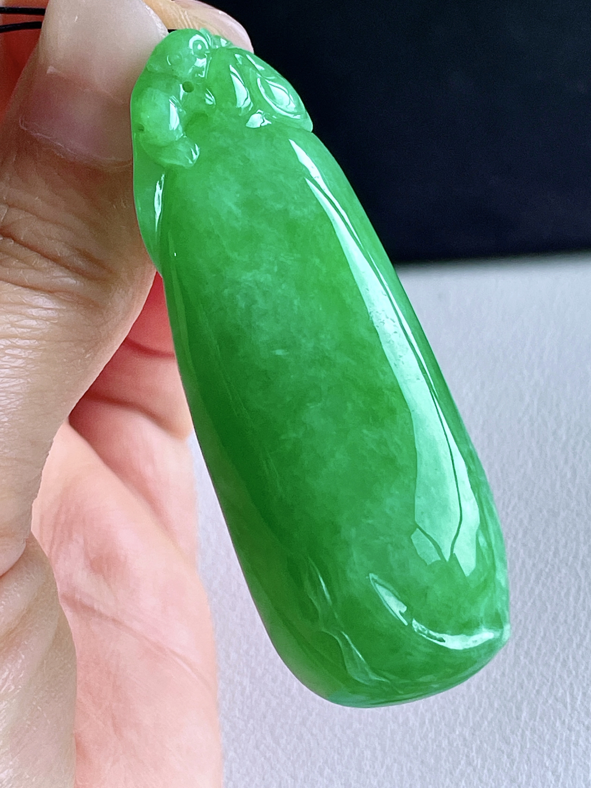 【裸石】冰阳绿福瓜大福瓜吊坠
【说明】缅料 完美 性价比高  
【尺寸】63.8-23.6-11.