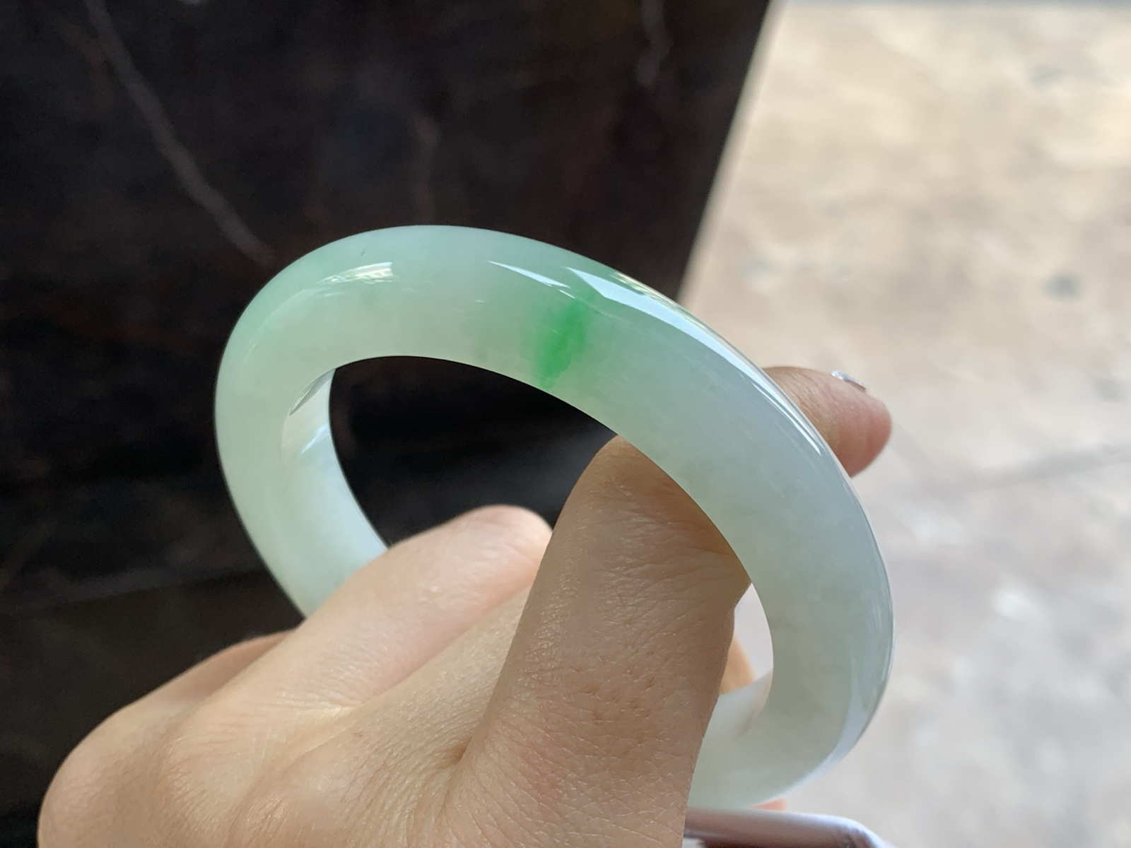 54-11.1-9.5

糯冰种带色手镯^_^有种有色～上手漂亮