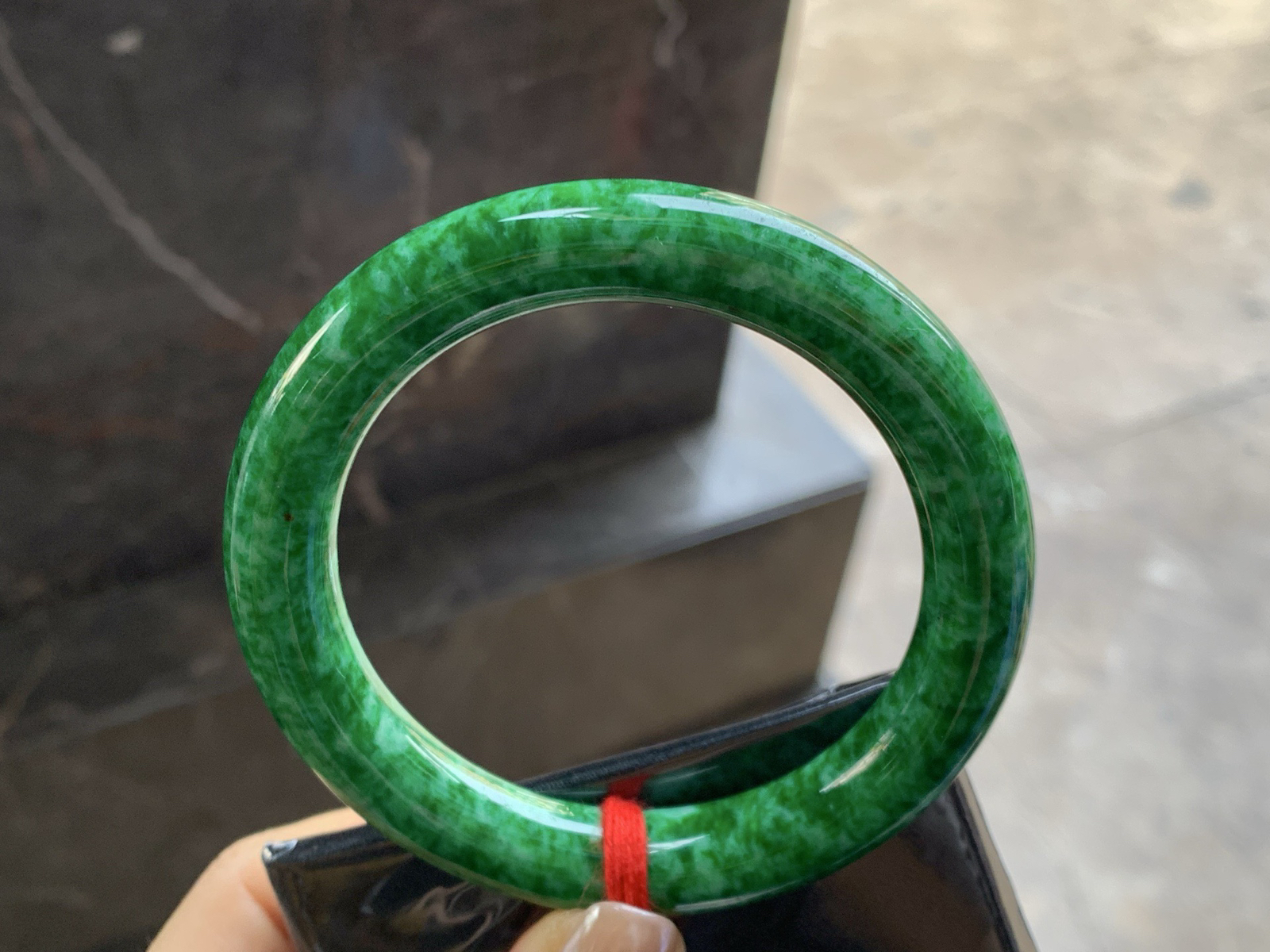 57-10.5

藓加绿圆条手镯^_^特色料子～