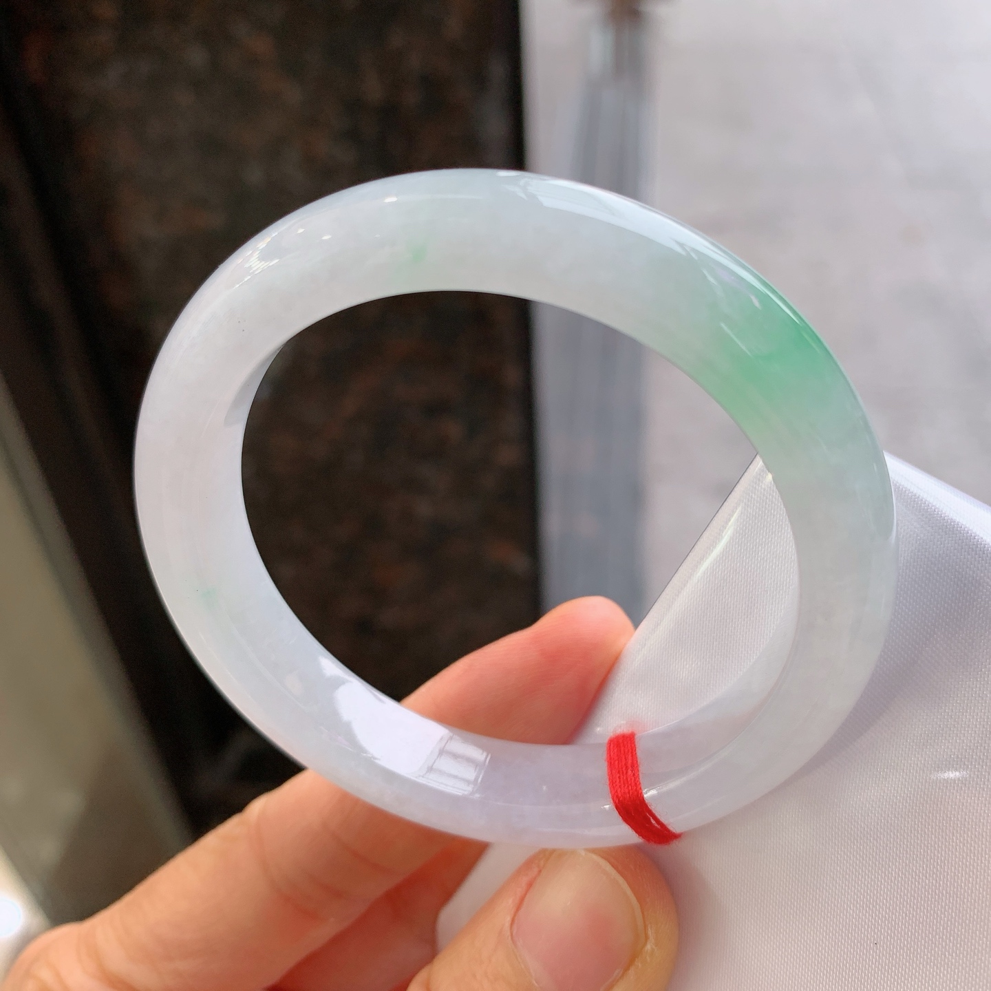 正圈冰飘绿，无裂，尺寸：53.5/10.2/8.2，清爽