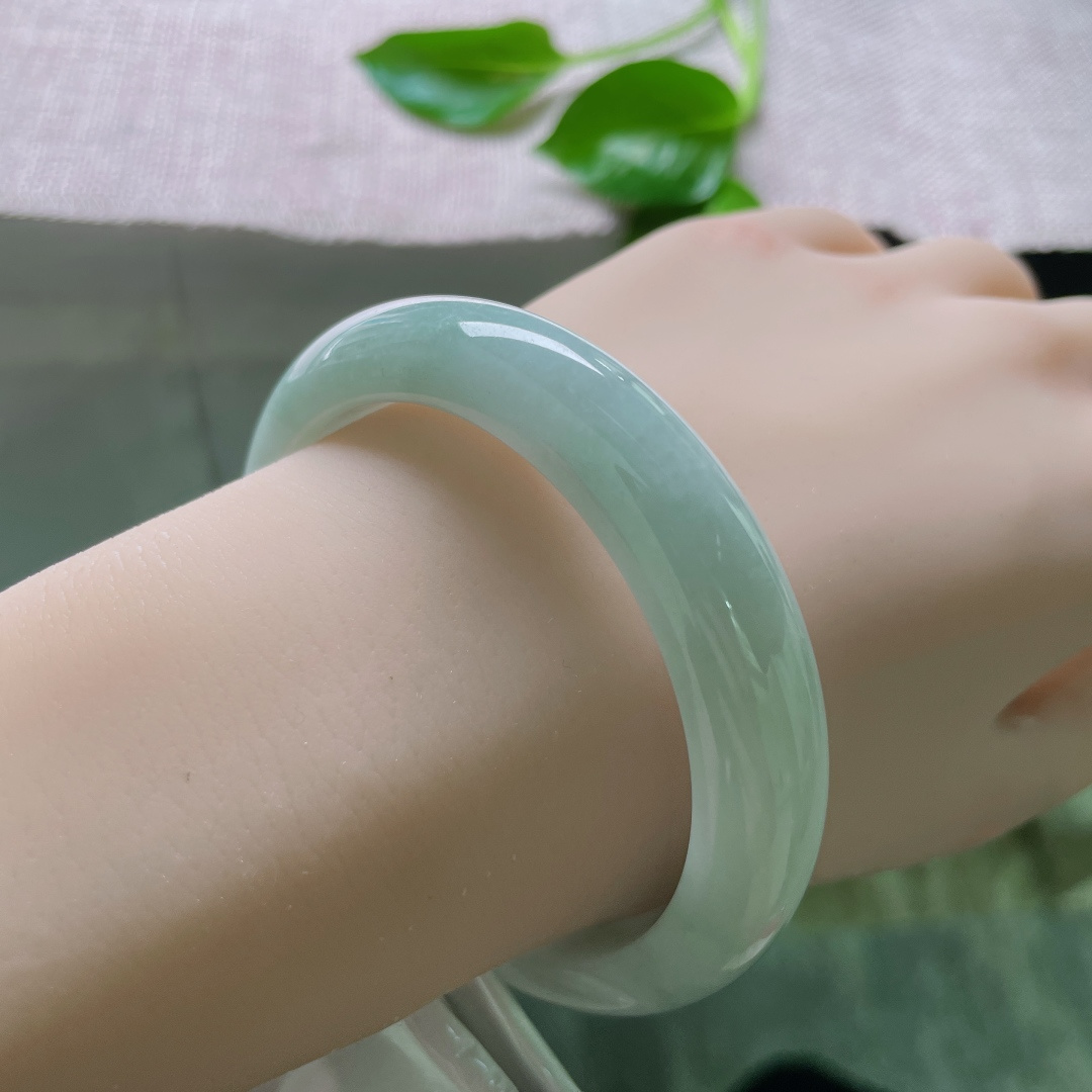 56.4/11.9/8，浅绿底正圈，浅笑轻柔，种老，细润，温柔又优雅，有纹，ss51952a