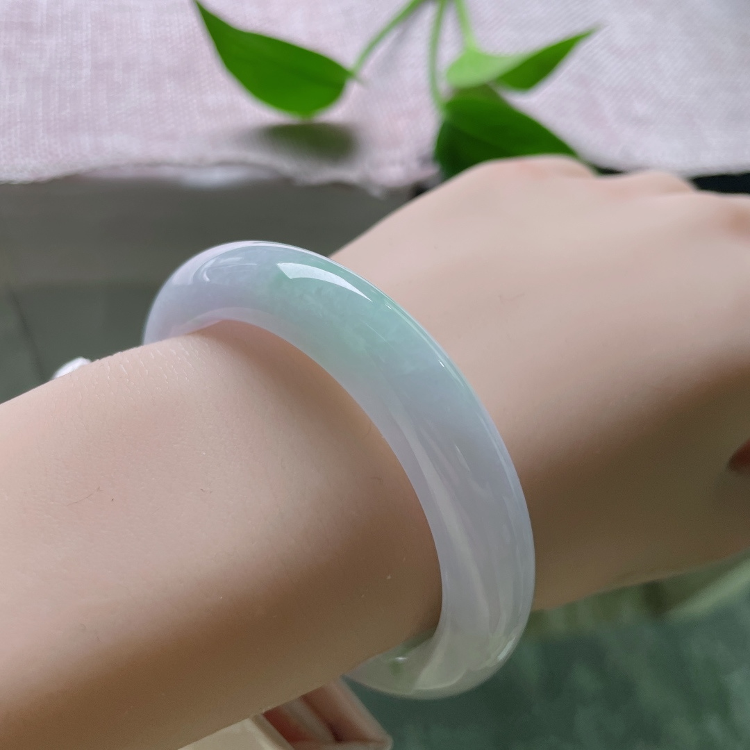 51.8/11.5/8.6正圈，水润细腻，悠悠的云里有淡淡的诗，贵气。无裂，ss50417a