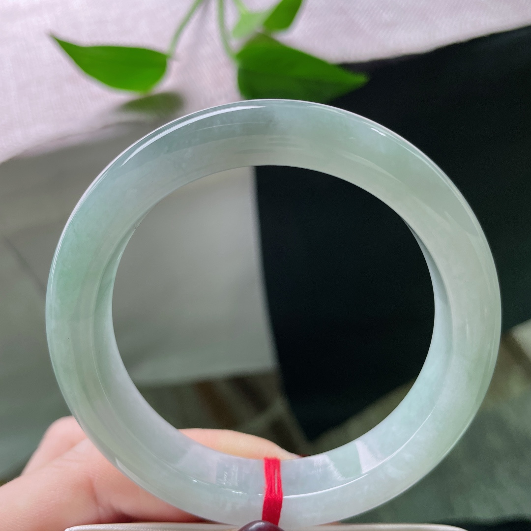 56.4/12.2/8.5，晴绿底正圈，水润，质地温润细腻，儒雅随和，无裂，ss50899a