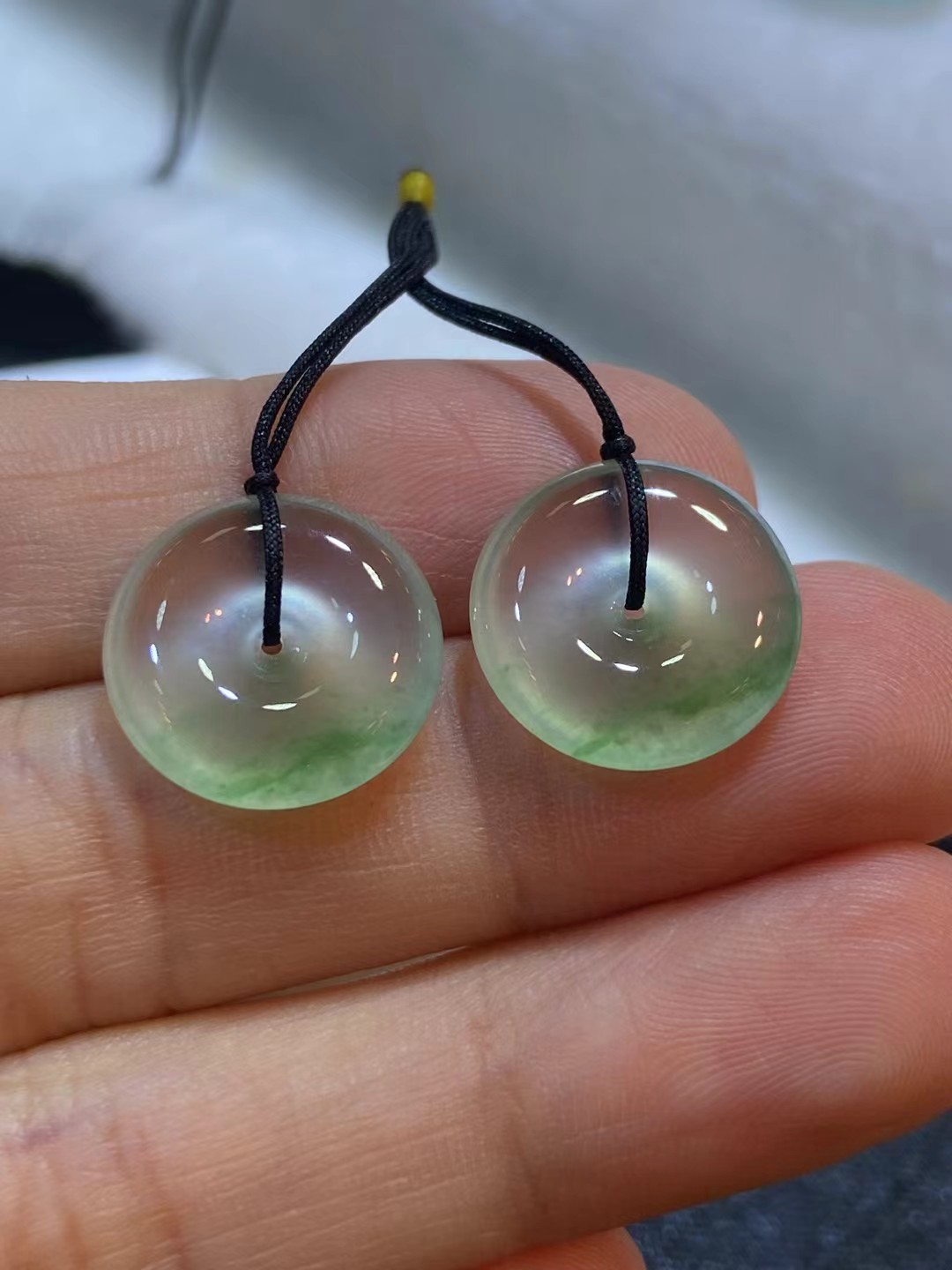 ️ 老坑飘绿平安扣一对，完整冰透，起光，尺寸14.9×4.1