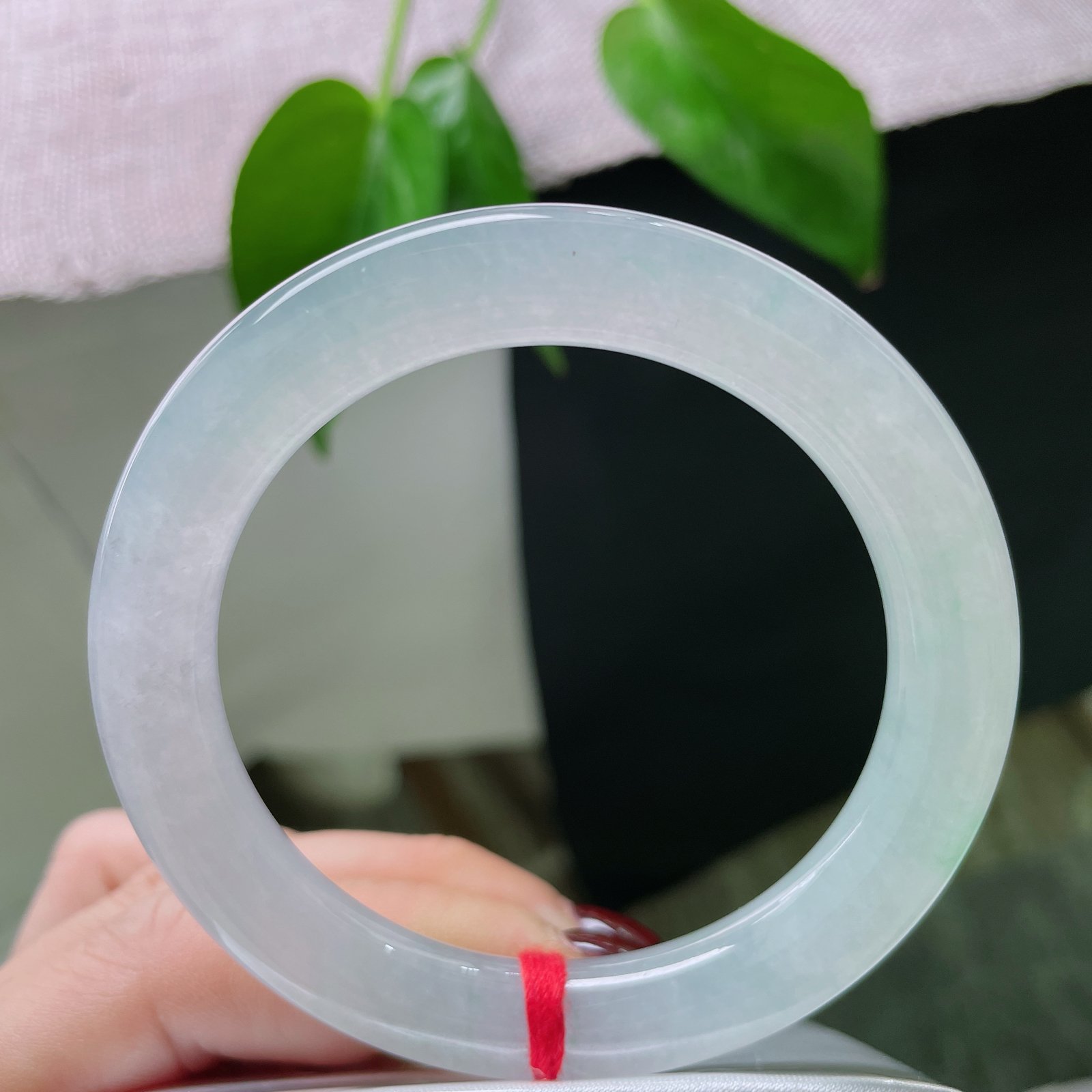 54.5/9.6，冰晴圆条，如烟似雾，自成一方旖旎天地。高贵又神秘，ss50925a..