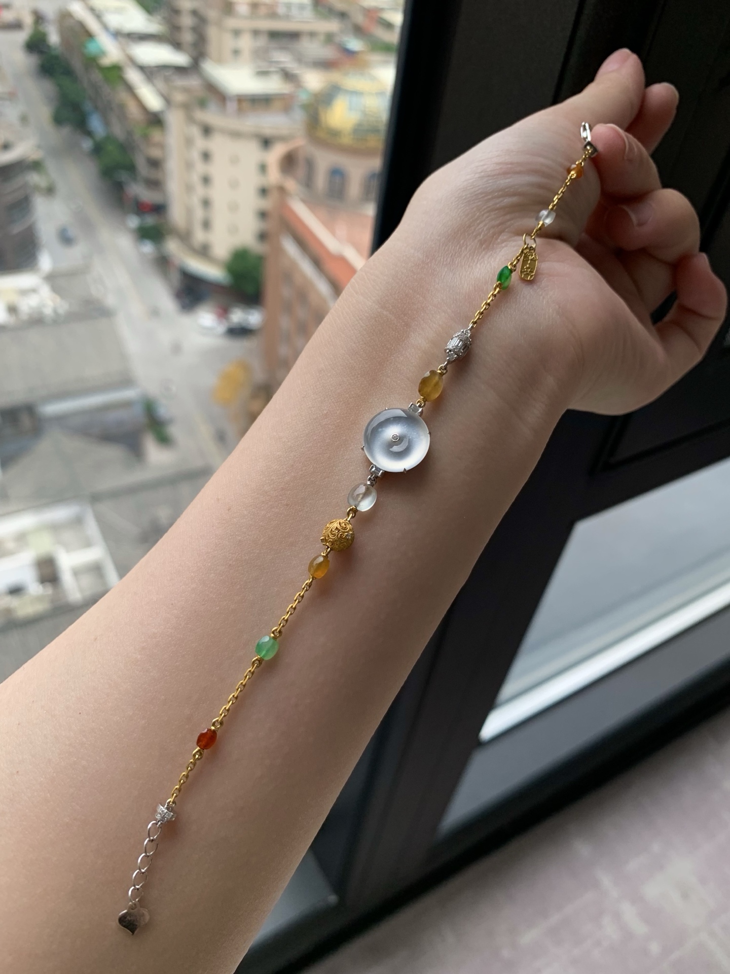 ️，18k金镶嵌花件手链，种老细腻，色阳浓郁起胶，尺寸：长度：19，成品：14.5/11.9/4.1，裸石：11.9，b17423
