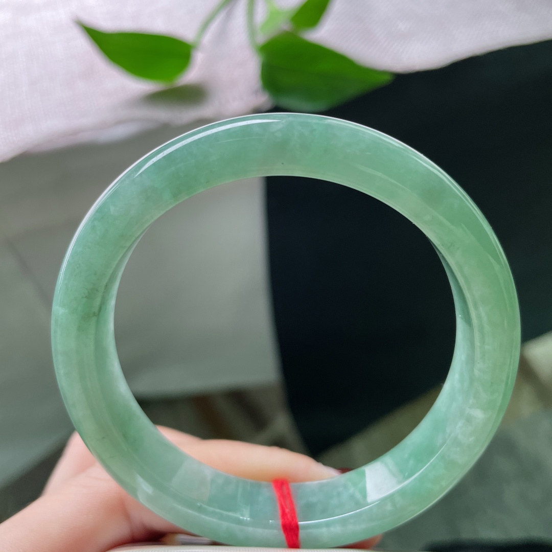 57/12/7.8，绿底正圈，颜色分布均匀，水头好，种老，内纹不显，ss51982a