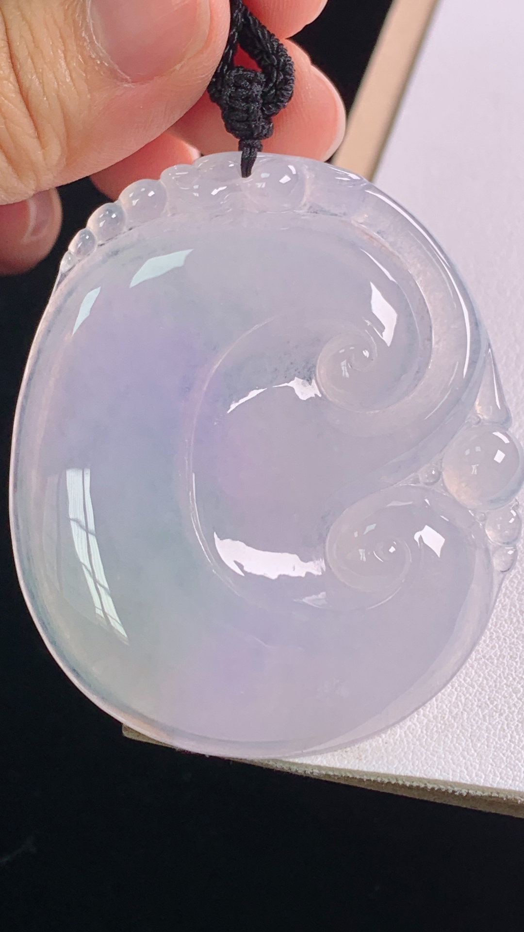 冰紫如意，紫色浓郁，冰润荧光，无裂，尺寸55.1/47.2/6.1mm，编号20