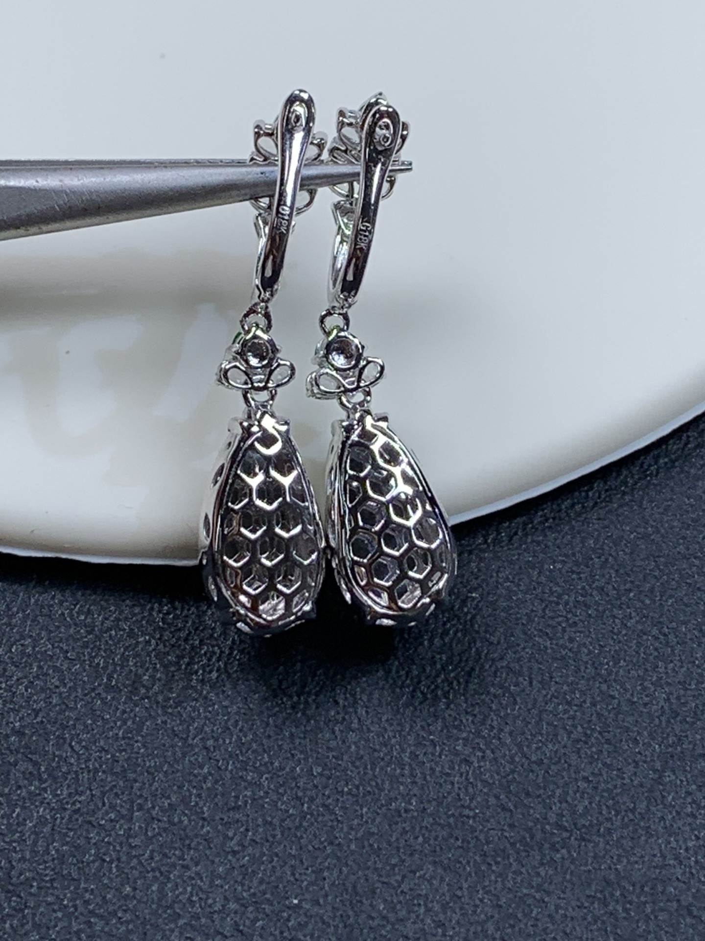 18k金镶嵌冰种炸光福豆耳坠28.8/7.3/5.5，裸石13/7.3/3.8