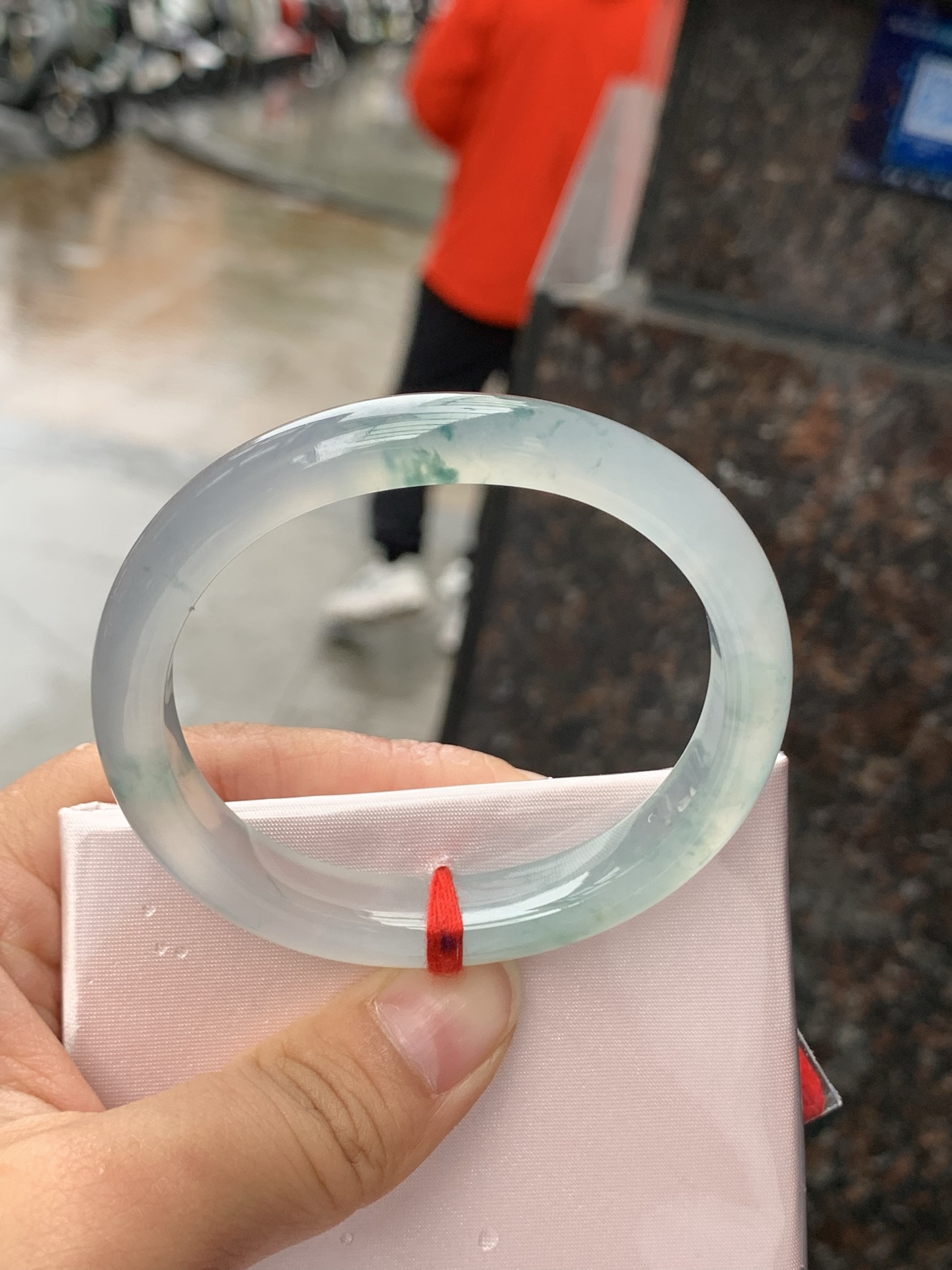 冰飘花贵妃，54.2-47.5-10.2-7，0424-N525，底妆冰透，胶润细腻，蓝花灵动飘逸，勾勒出一幅唯美诗意的山水意境画，古典优雅又秀气，无裂