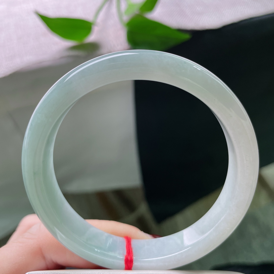 57.9/12.1/7.4，蓝底正圈，肉质细腻干净，把内心的一整片宁静戴腕间，无裂，ss51926a