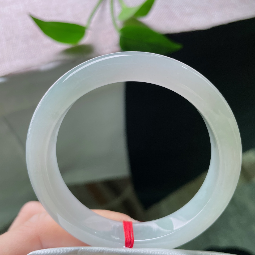 55.5/12/8，淡绿底正圈，冰清玉洁，落落大方，百搭，时尚，种老，无裂，ss49841a