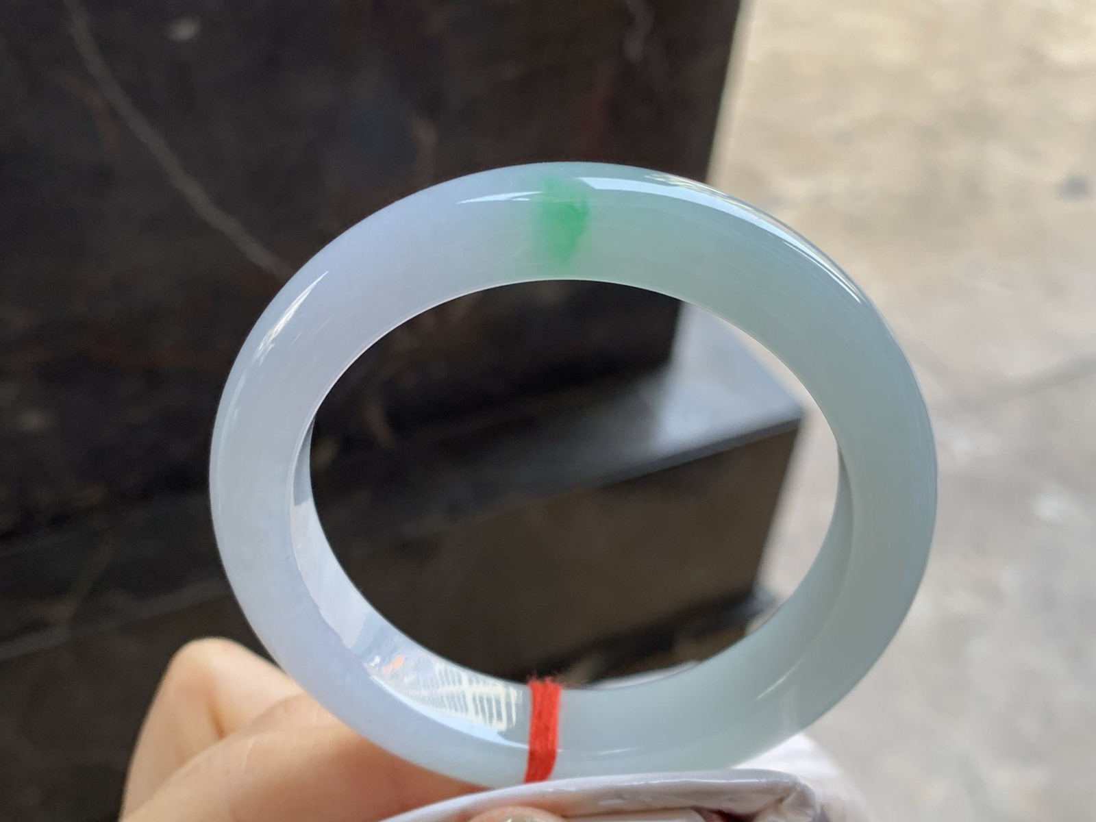 57-12.4-9.4

春带彩手镯^_^底子细腻有种水