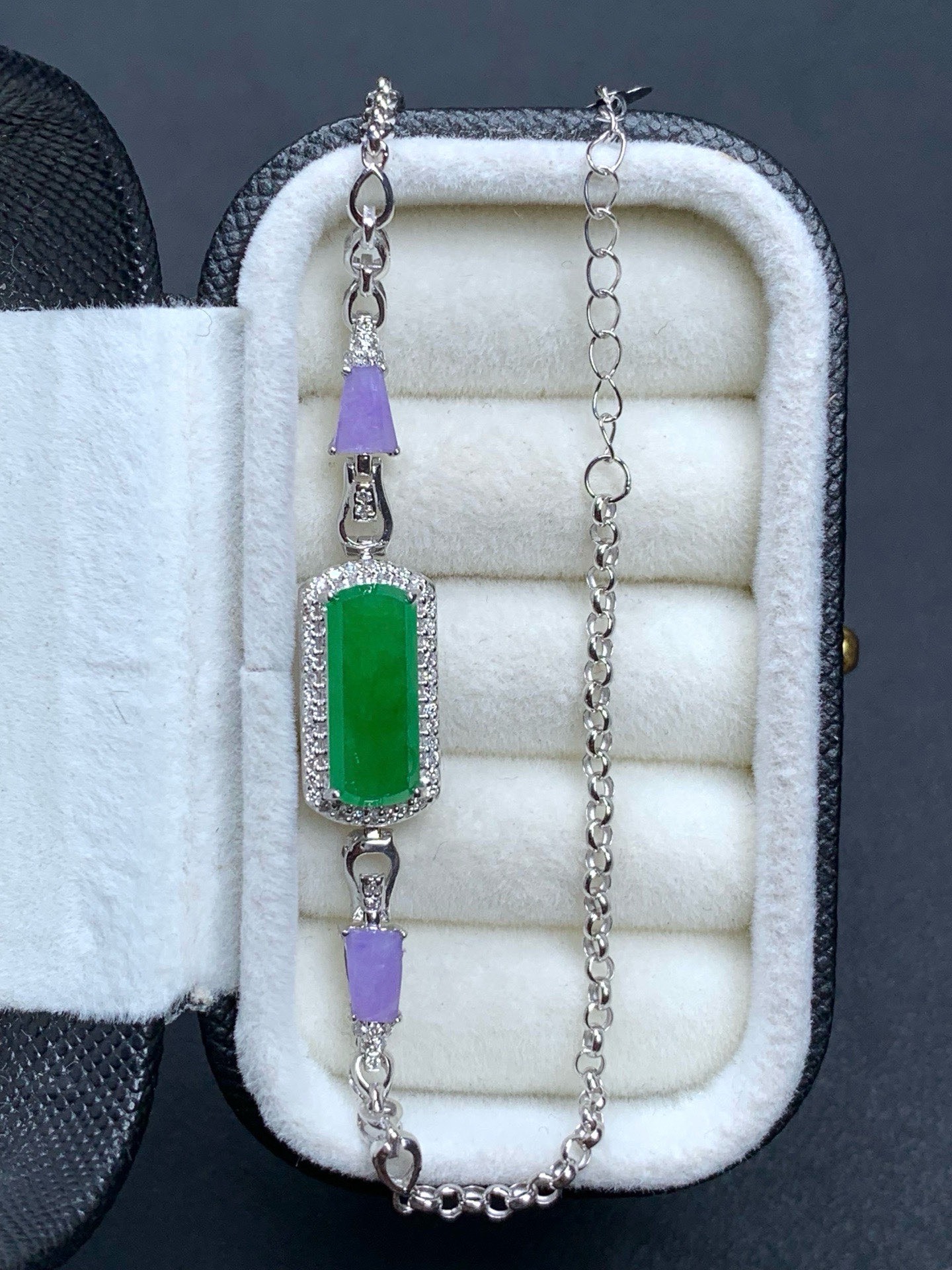 18k金镶嵌冰绿起光无事牌手链，裸石12.5/4.9/2.7