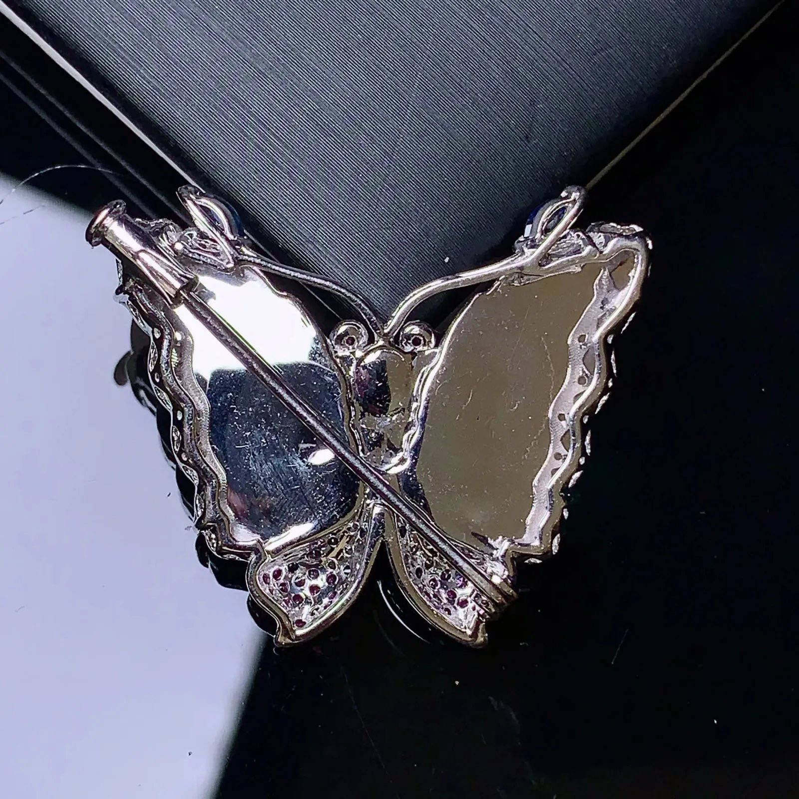 18k金钻镶嵌冰种蝴蝶吊坠 玉质细腻 色泽艳丽清新 水润亮眼 整体尺寸25.8*31.3*6.8p1