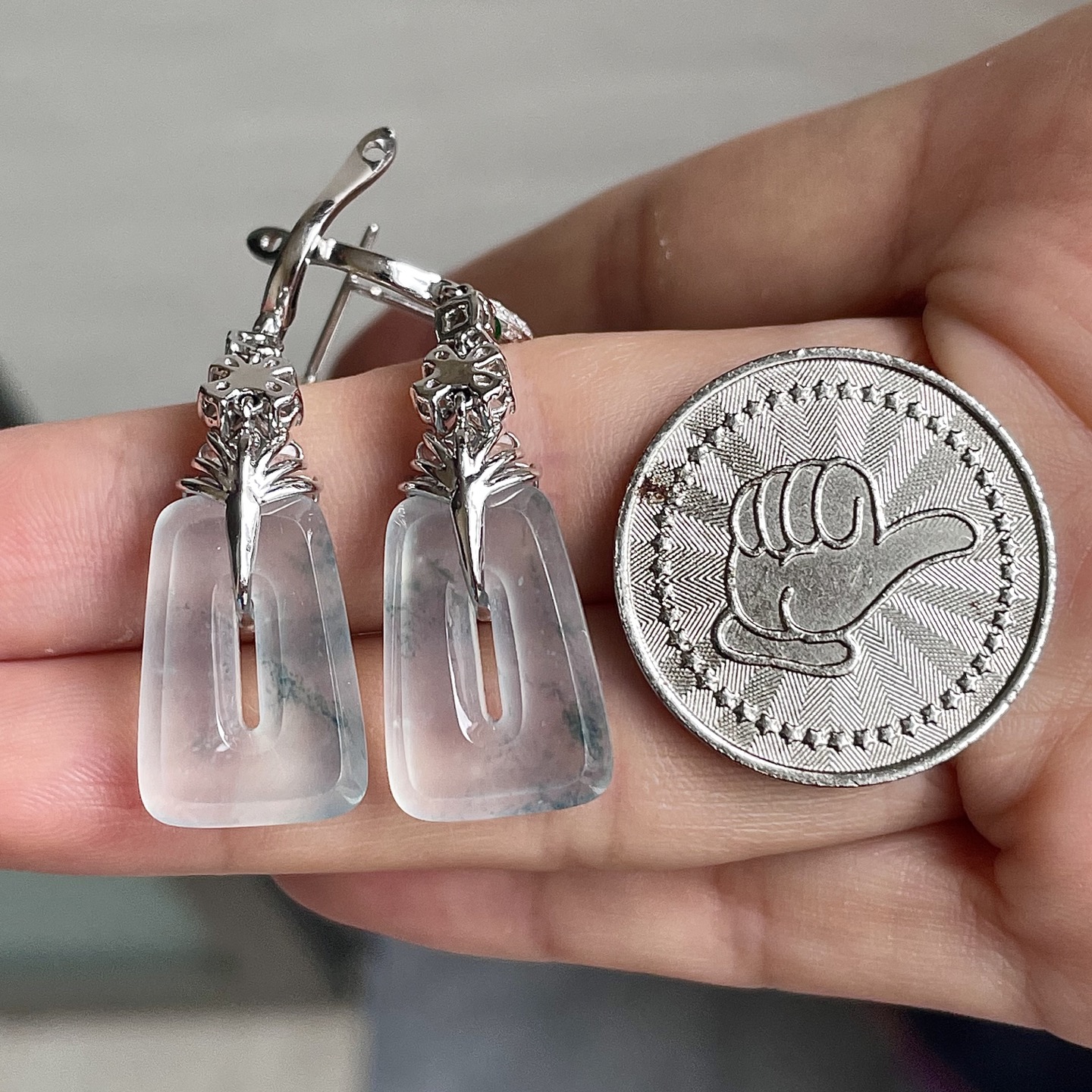 ️，方扣耳坠，18k金镶嵌，水润，饱满，无裂，裸石尺寸17.8/12.6/5，编号0423