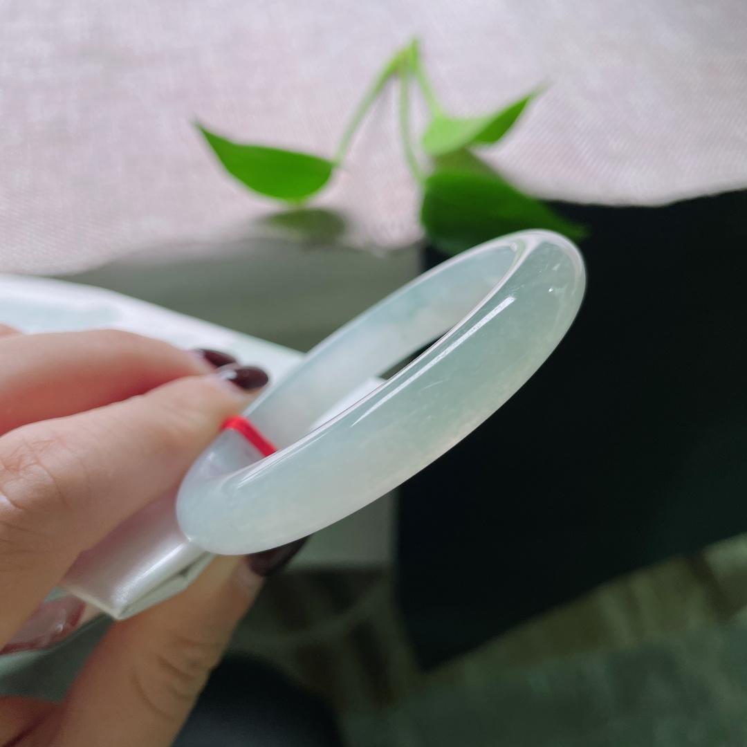 52.4/10/7.2，冰种晴底正圈，窄条，佩戴轻盈又优雅，种老，清透泛光，一点皮纹不显，ss50501a