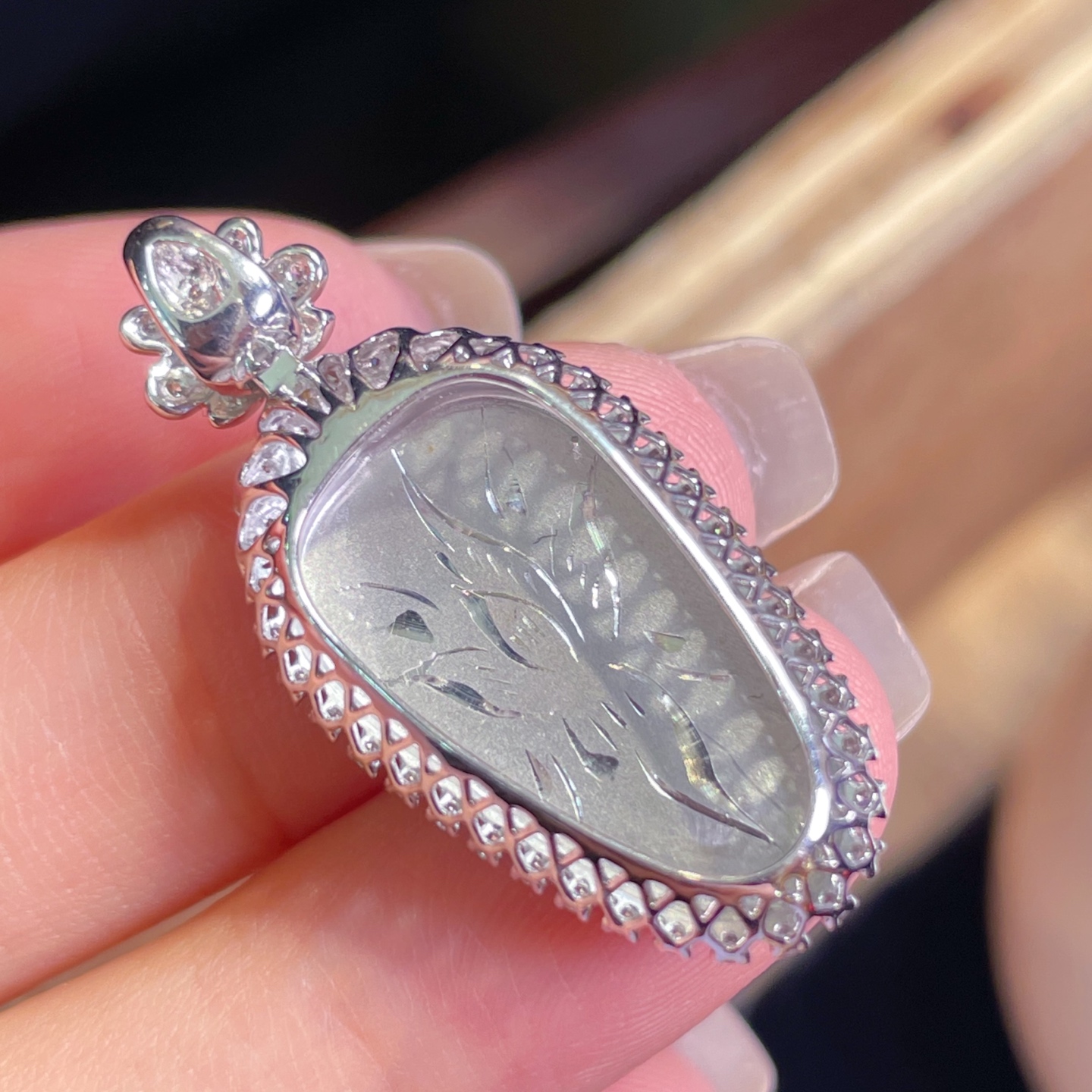 ️超值，翡翠A货 满绿，叶子吊坠，18k金镶嵌，冰润细腻，佩戴效果出众：34/15.8/8.2，裸石：22/12.9/3