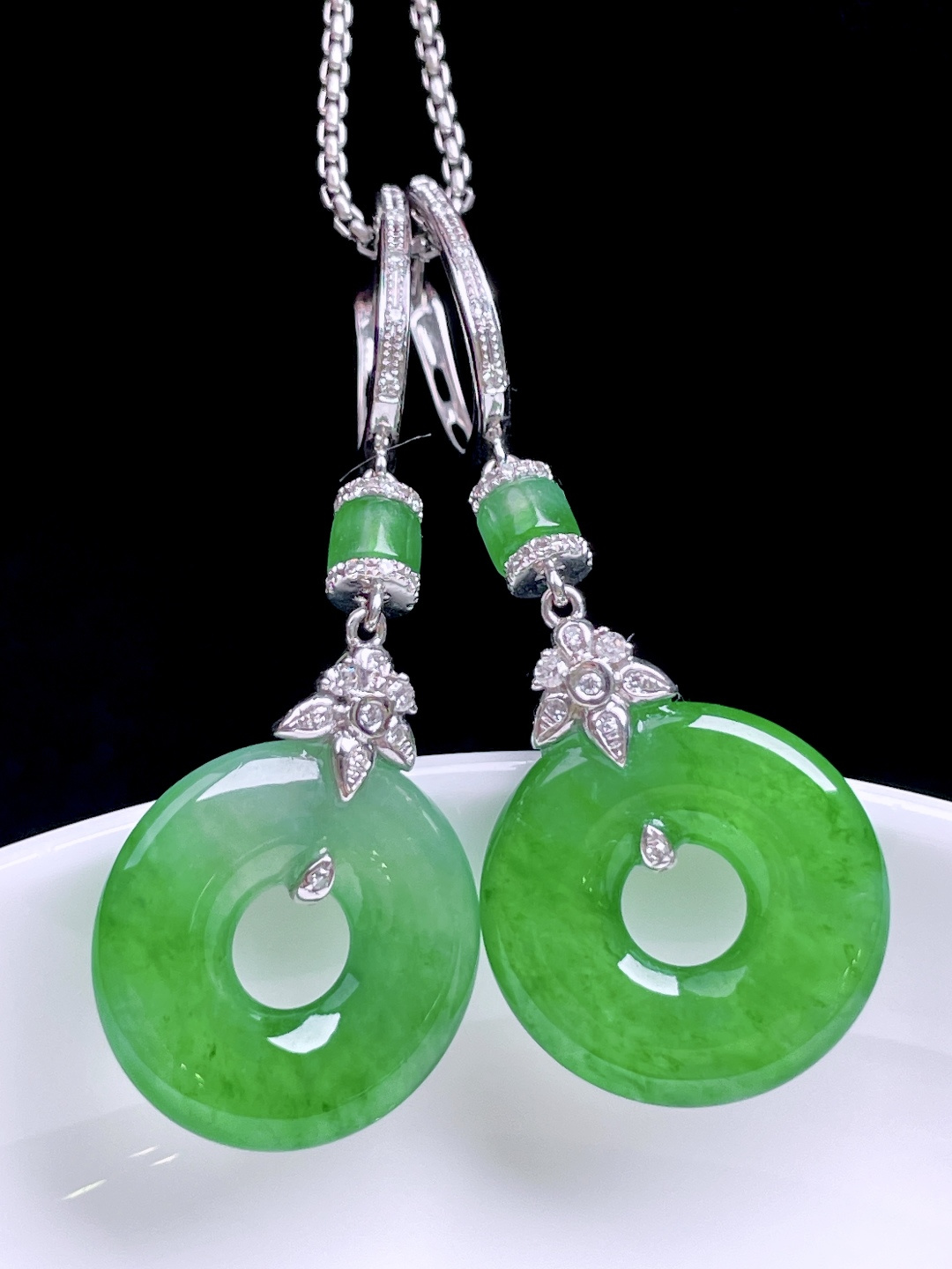 ️ 冰阳绿甜甜圈耳坠，色泽浓郁，种老水润，18k金镶嵌：41.6，裸石：16.7/3