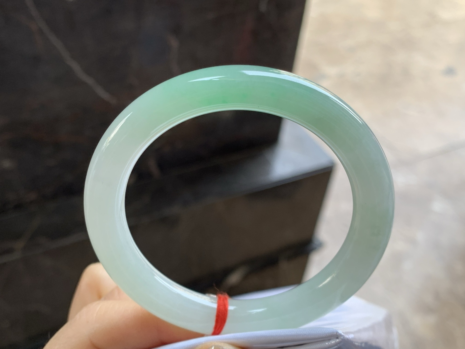 56-10

带色圆条手镯^_^底子细腻干净 小清新