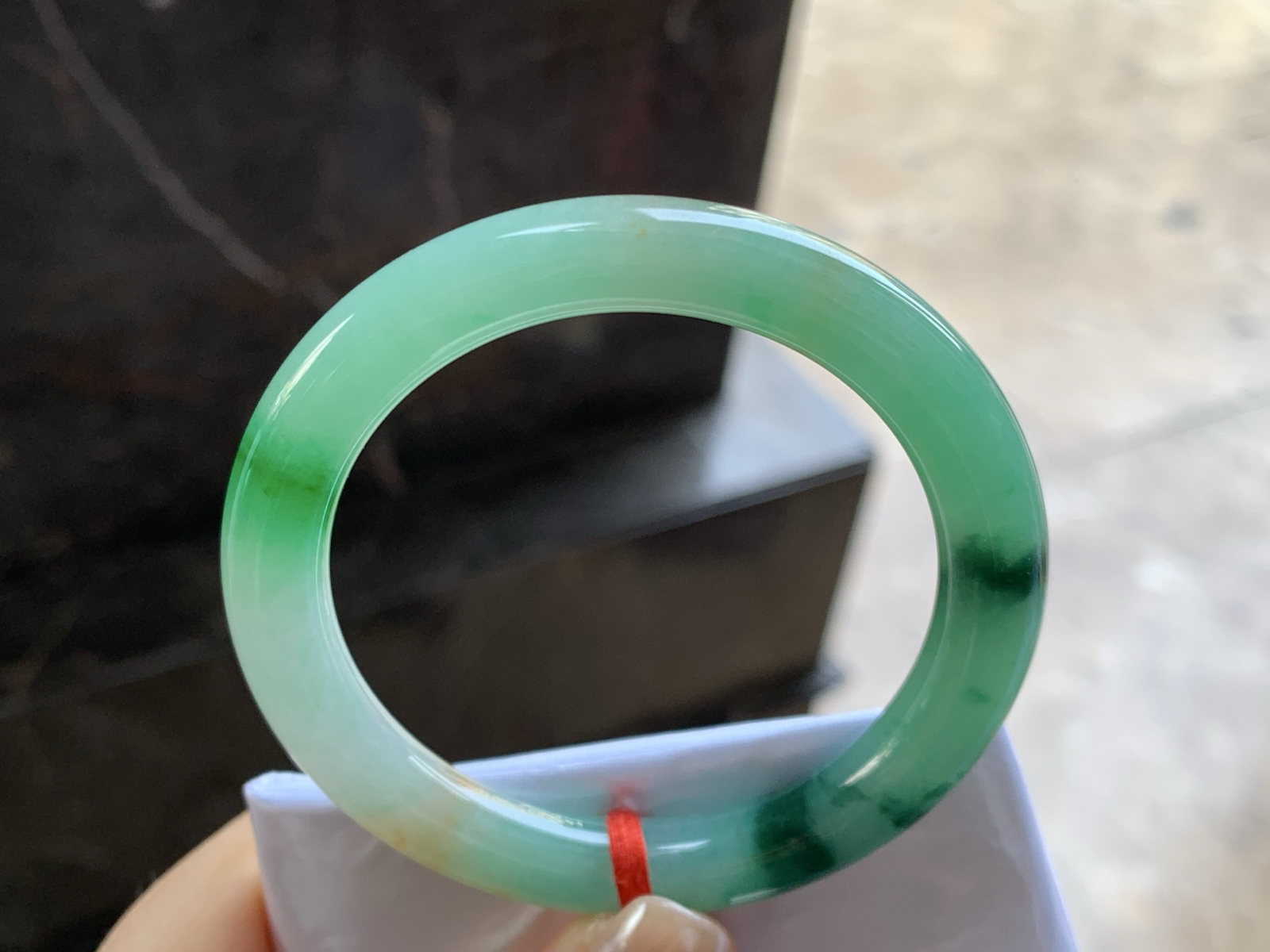 51.5-8.5

带色圆条手镯^_^肉质细腻 颜色漂亮有特色