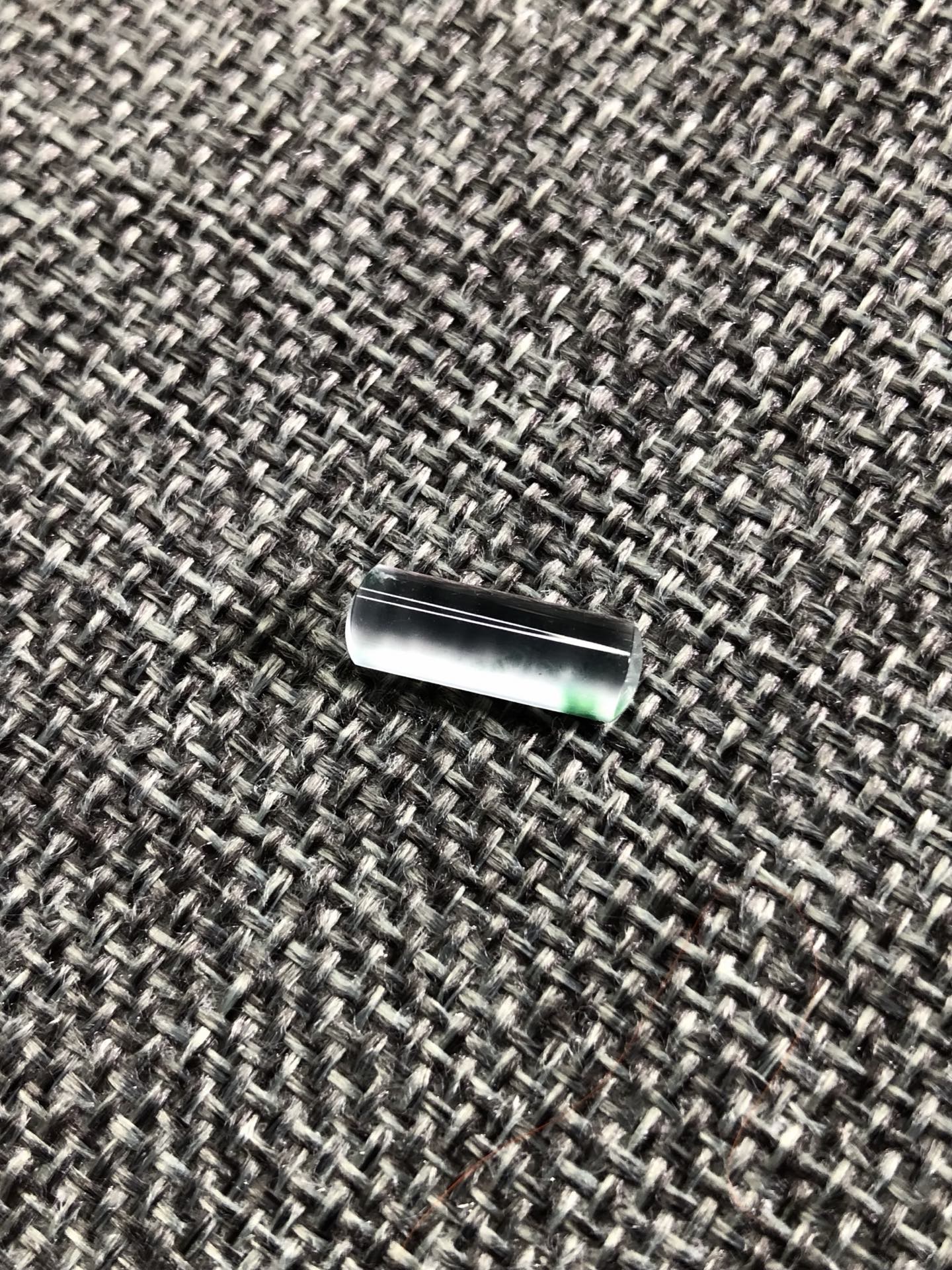 ️ 941400「玻璃种飘绿马鞍」，刚性十足，玻璃种，料子亮堂，飘绿花，起莹光，13.5/4.7/