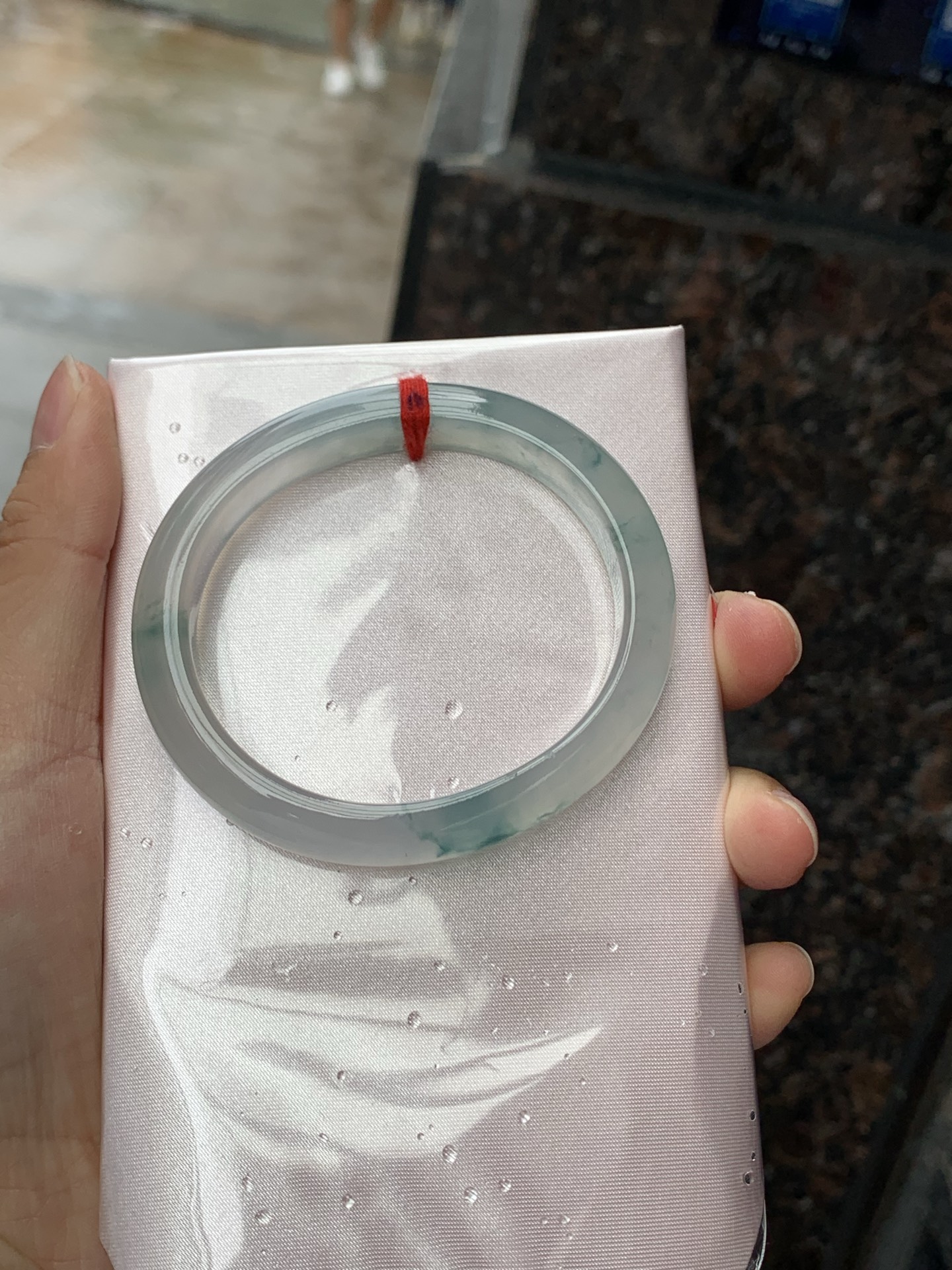 冰飘花贵妃，54.2-47.5-10.2-7，0424-N525，底妆冰透，胶润细腻，蓝花灵动飘逸，勾勒出一幅唯美诗意的山水意境画，古典优雅又秀气，无裂