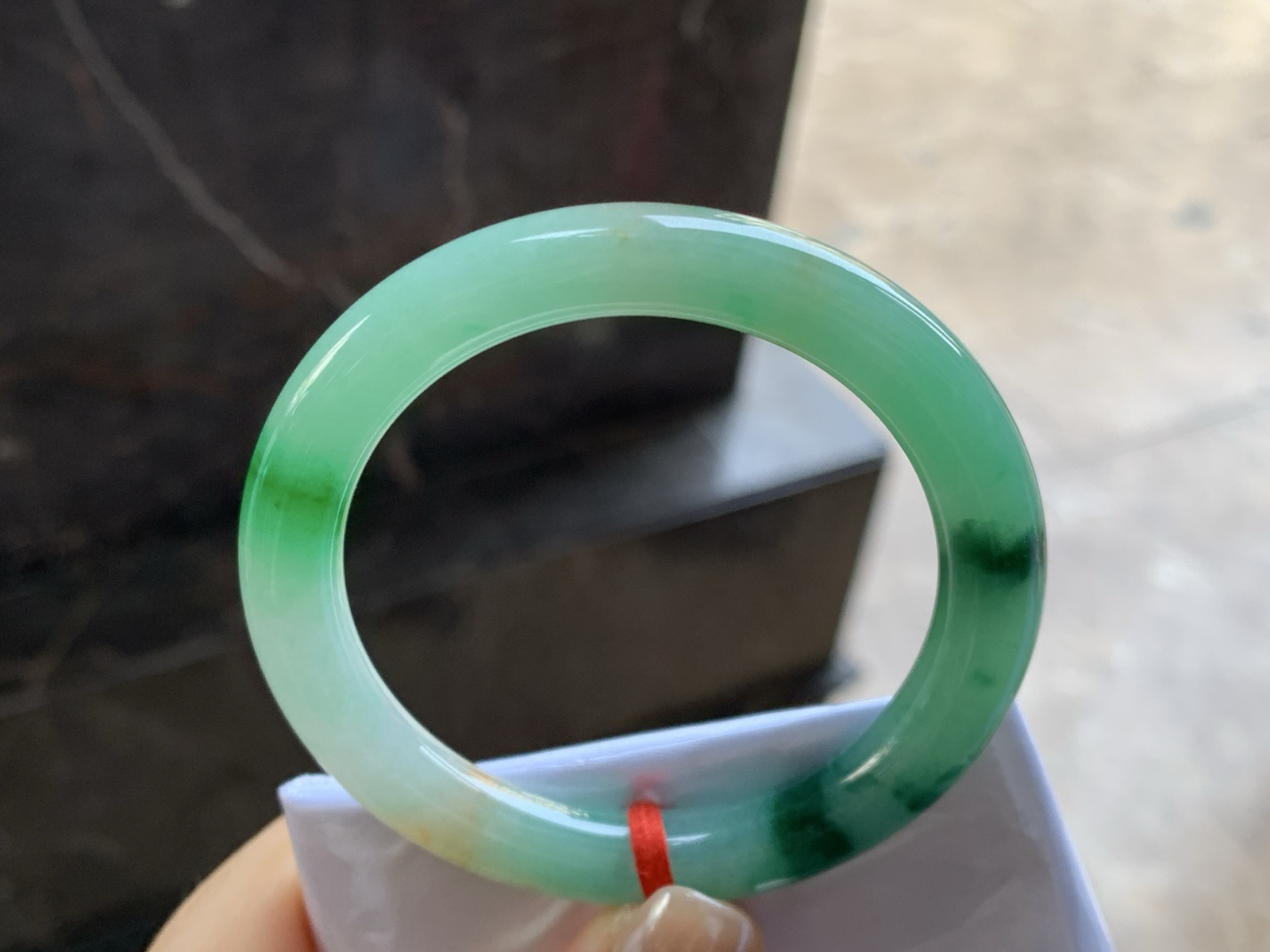 51.5-8.5

带色圆条手镯^_^肉质细腻 颜色漂亮有特色