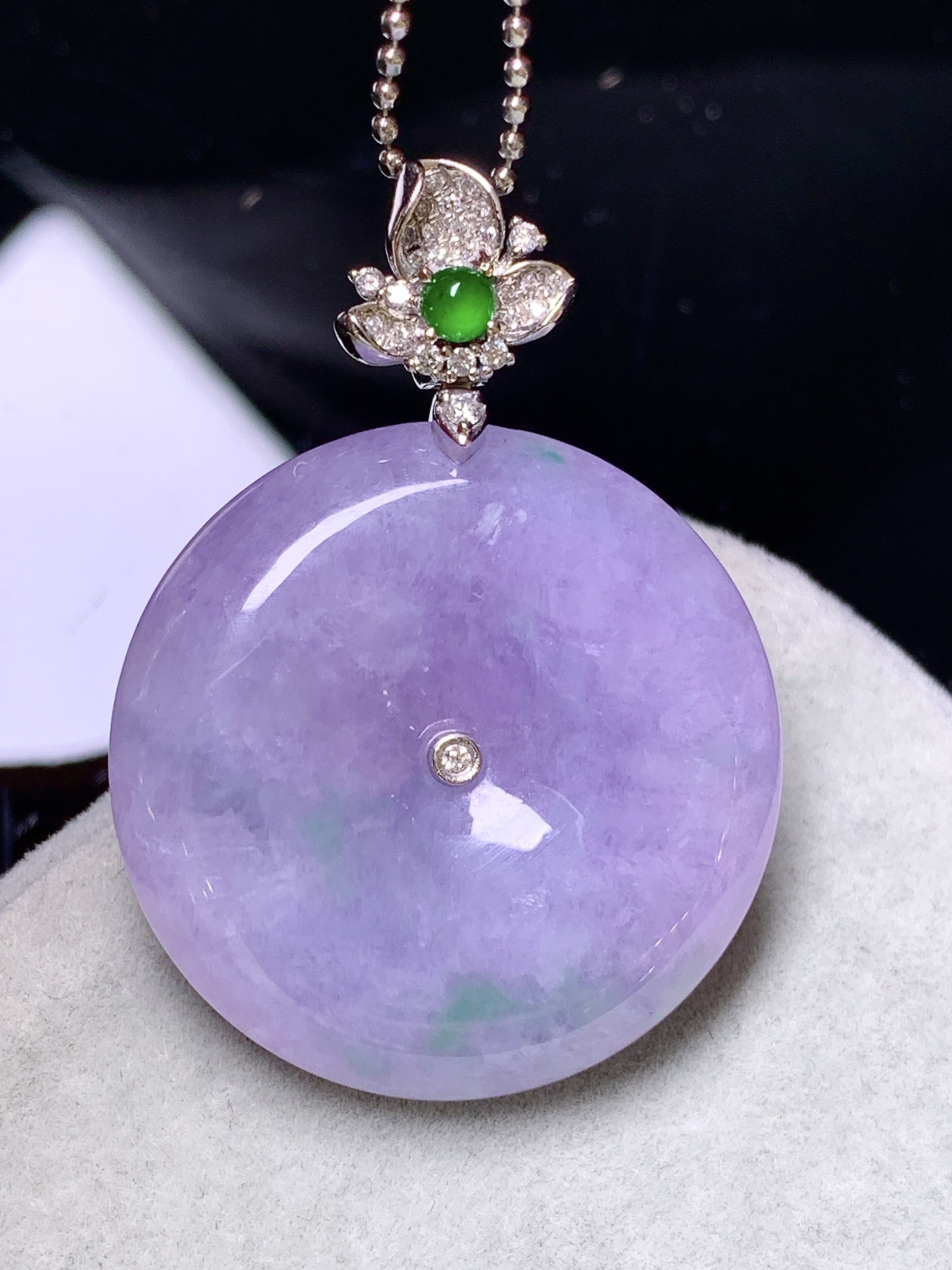 18k金钻镶嵌紫罗兰平安扣吊坠 玉质细腻 色泽艳丽清新 水润亮眼 整体尺寸37*27*6.3L2