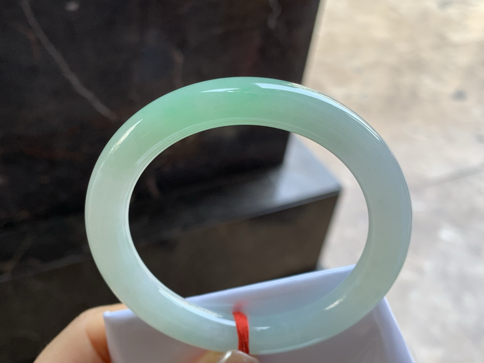 56-10

带色圆条手镯^_^底子细腻干净 小清新