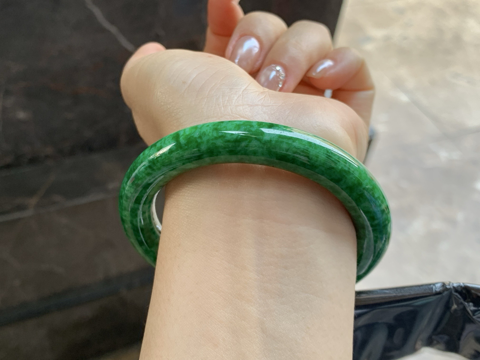 57-10.5

藓加绿圆条手镯^_^特色料子～