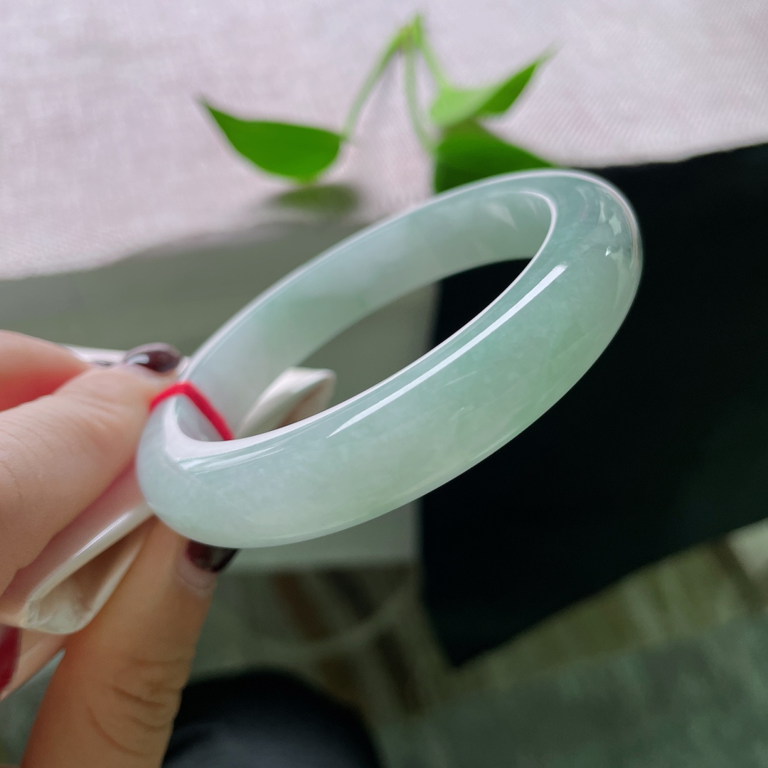 56.4/12.2/8.5，晴绿底正圈，水润，质地温润细腻，儒雅随和，无裂，ss50899a