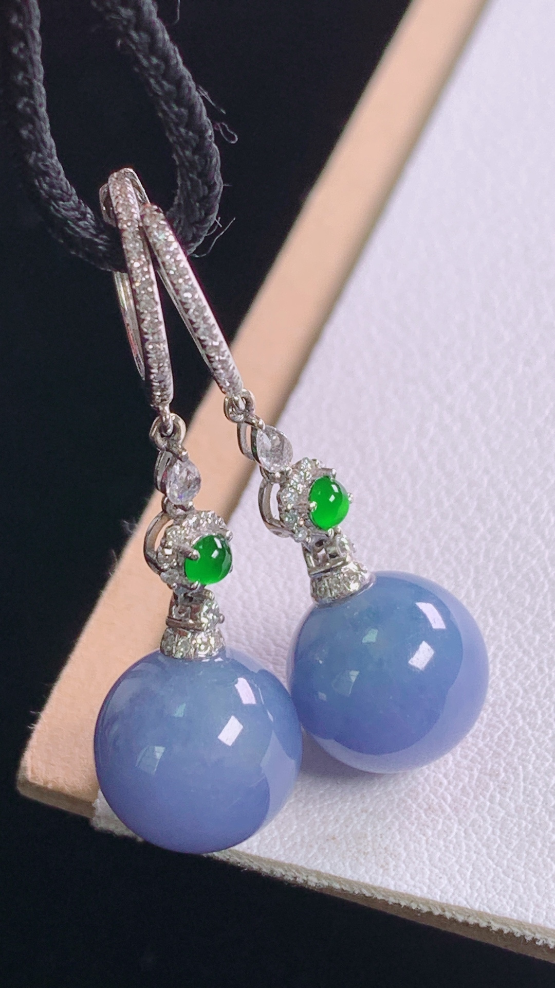 紫罗兰圆珠耳坠，18K真金真钻，紫色浓郁，圆润饱满，无裂，尺寸36.9/11.0mm，20