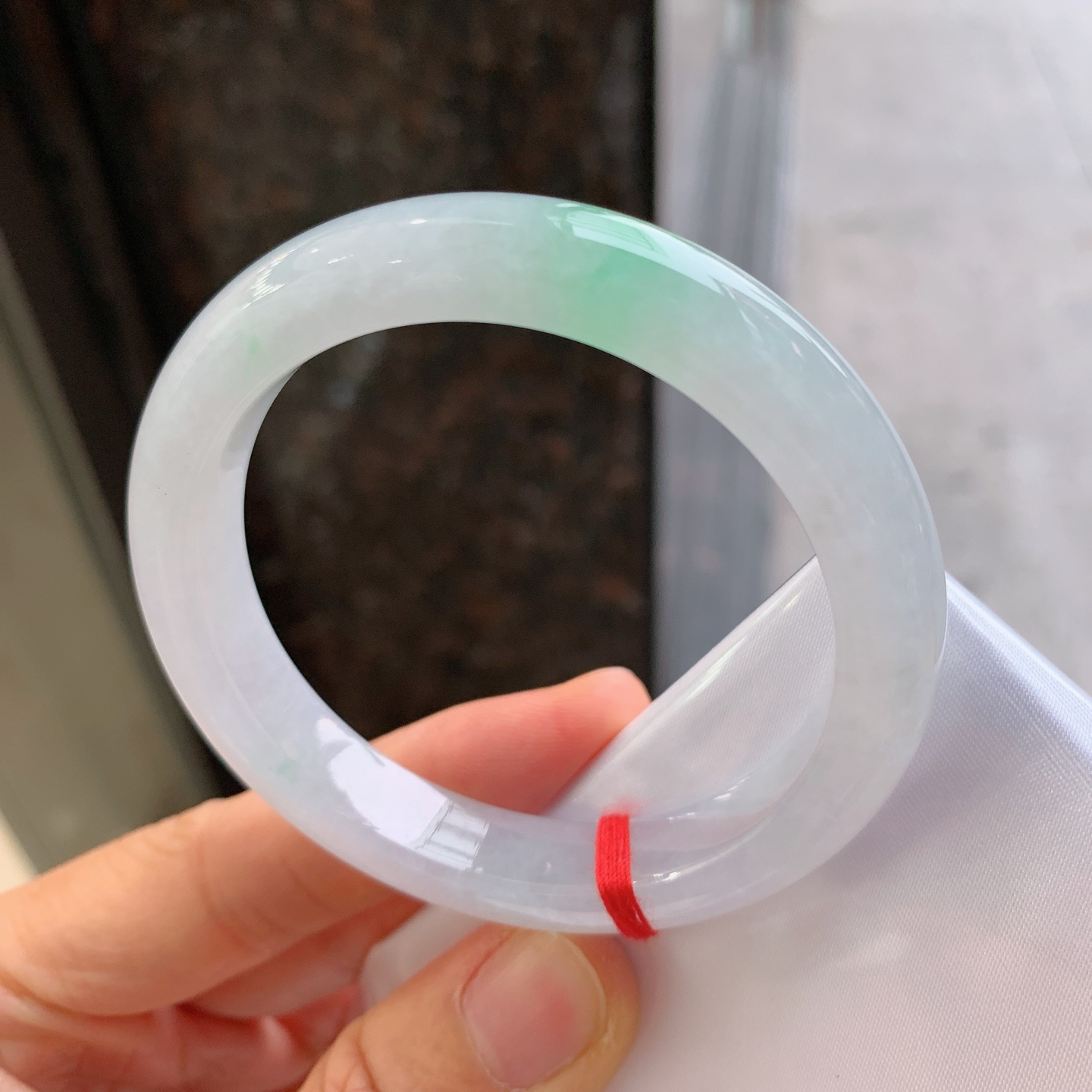 正圈冰飘绿，无裂，尺寸：53.5/10.2/8.2，清爽